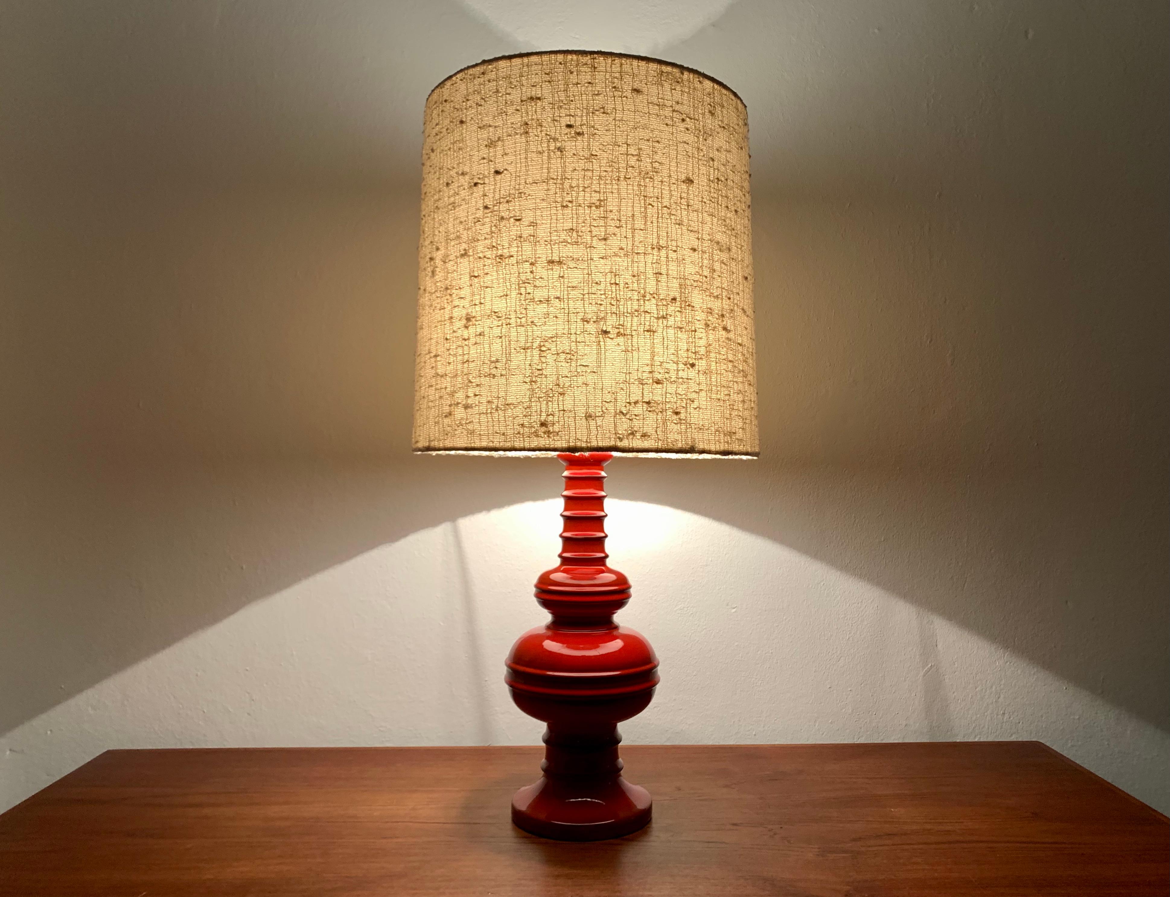 Milieu du XXe siècle Grande lampe de bureau en céramique de Goebel en vente