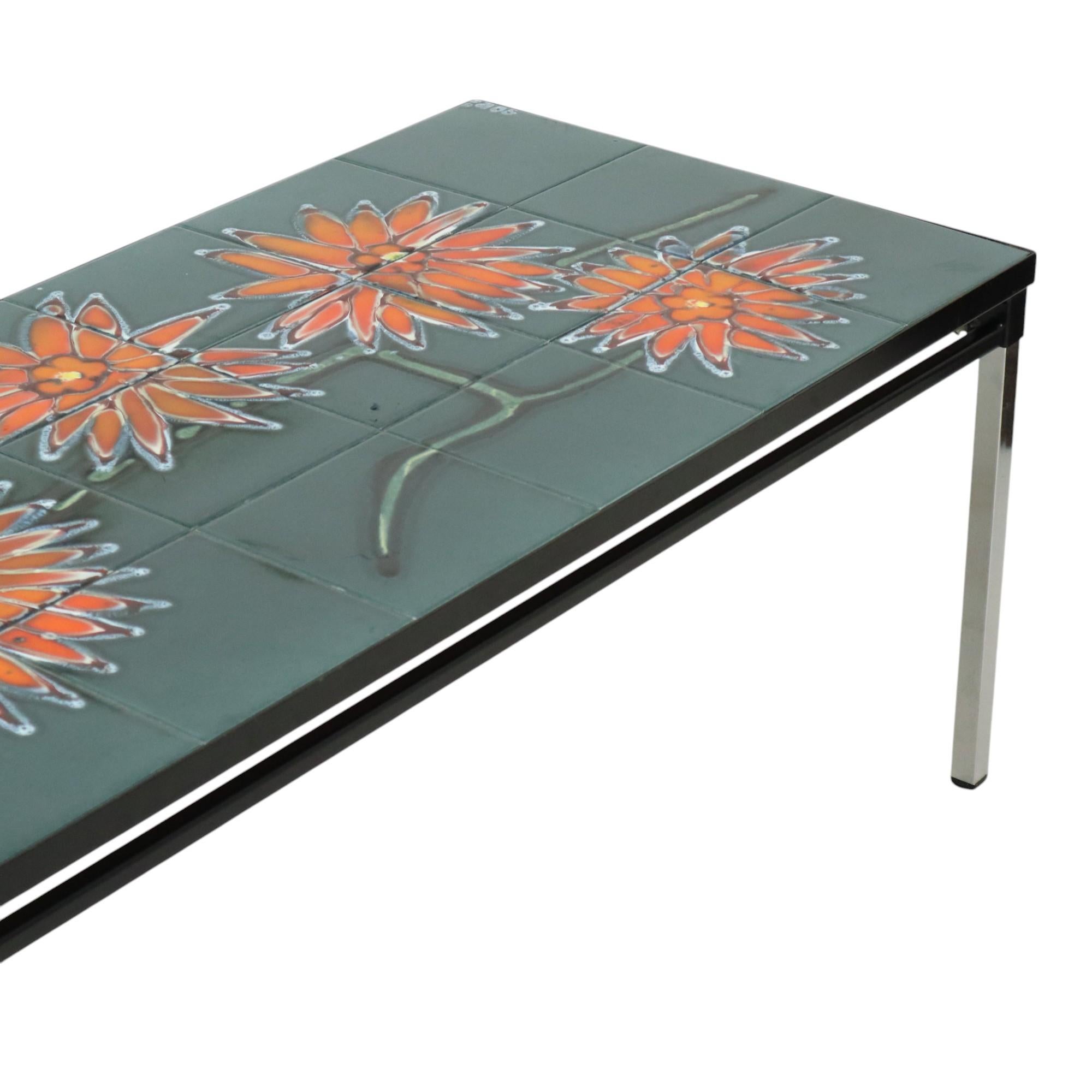 Großer Keramikfliesentisch Adri Belarti Orange Blumen abstrakt 109cm (Belgisch) im Angebot