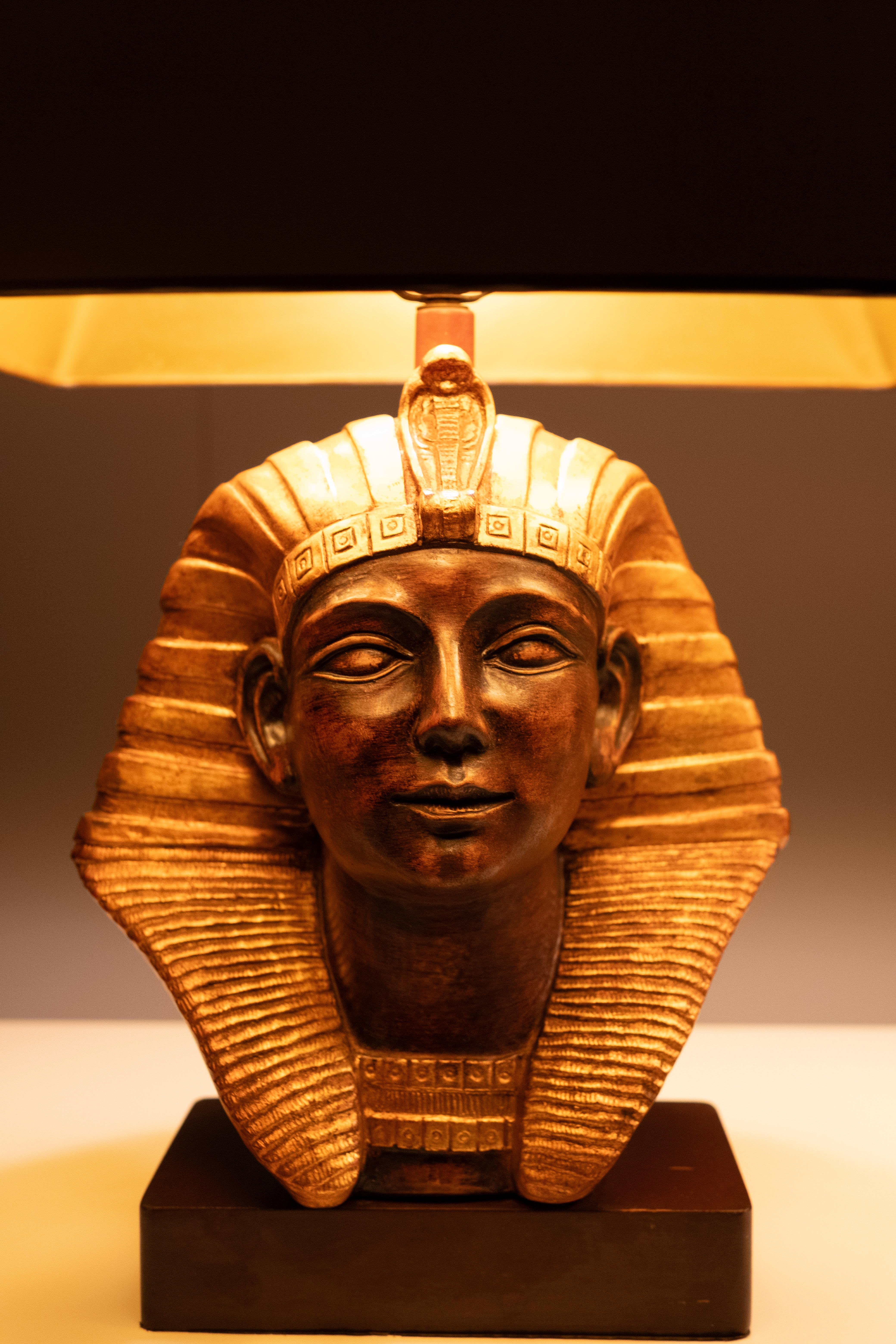 Großer keramischer Toetanchamon  Tischlampen 1970er Jahre im Angebot 4