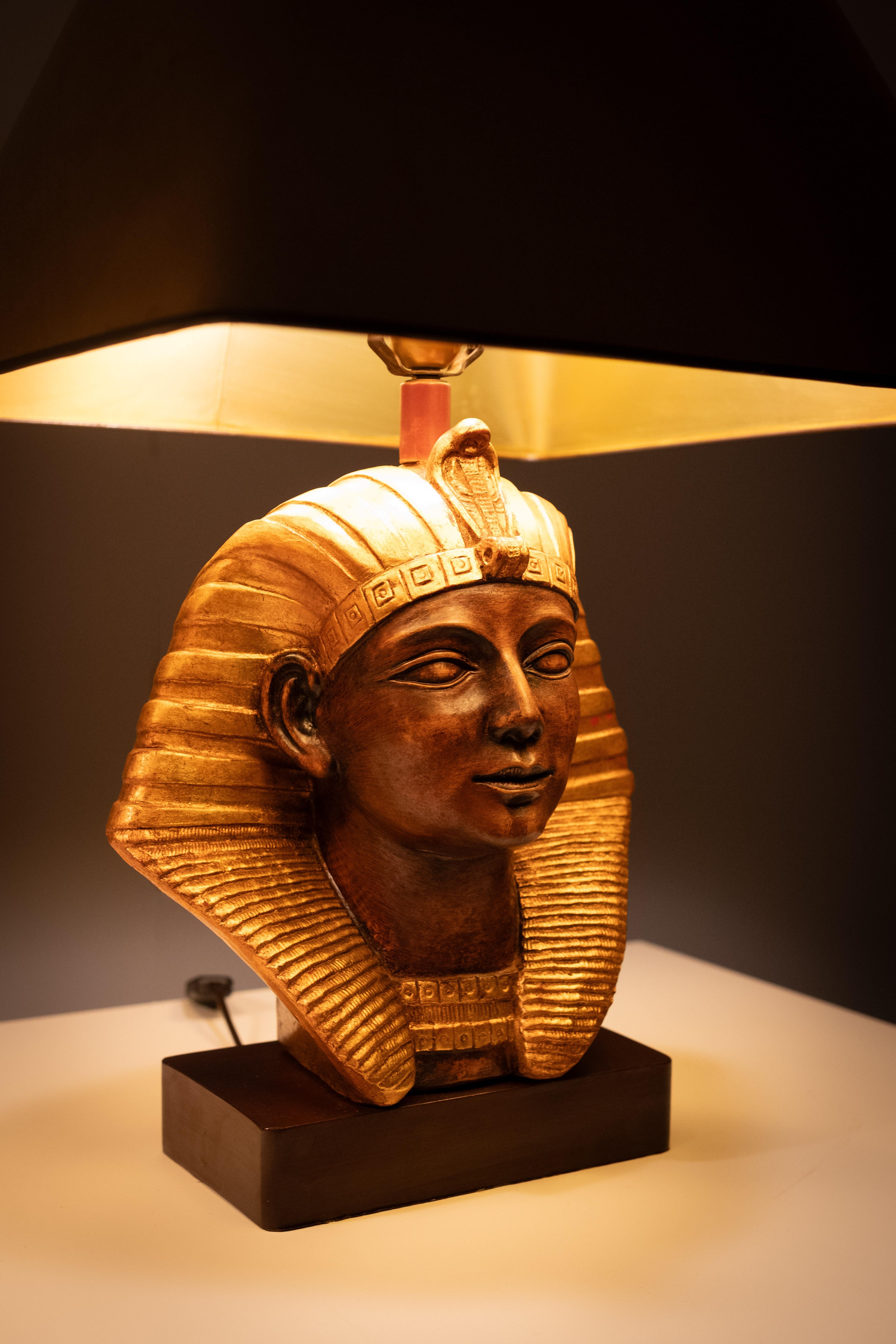 Großer keramischer Toetanchamon  Tischlampen 1970er Jahre im Angebot 6