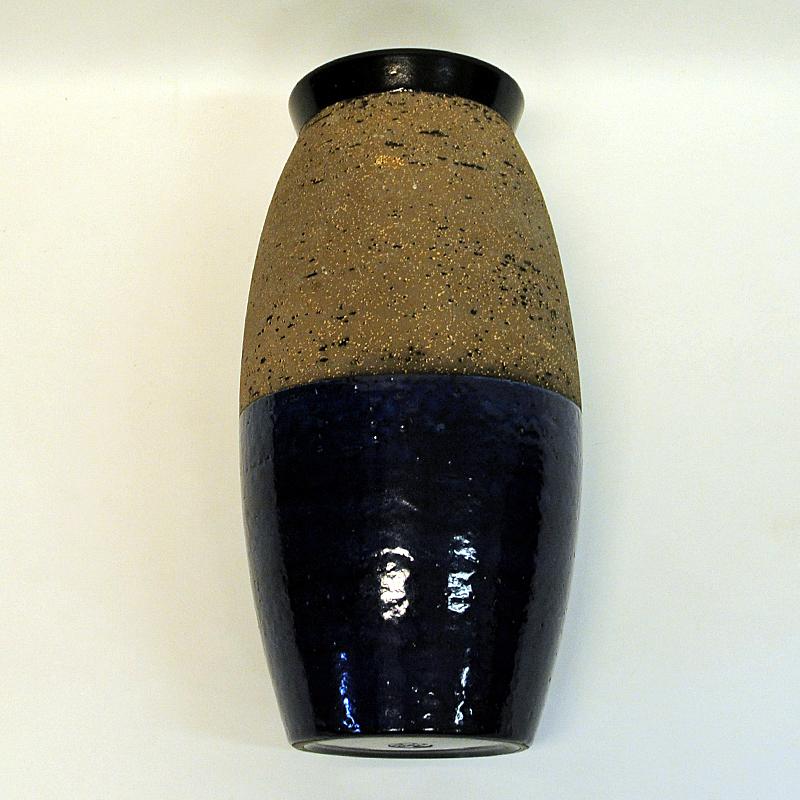 Beige and darkblue large ceramic vase from the most popular range Atoll by Mari Simmulson in 1966 for Upsala Ekeby, Sweden. The vase has a rough and rustic surface unglazed central part and a glossy blue glaze part. Delicate swelling shape. 
Good