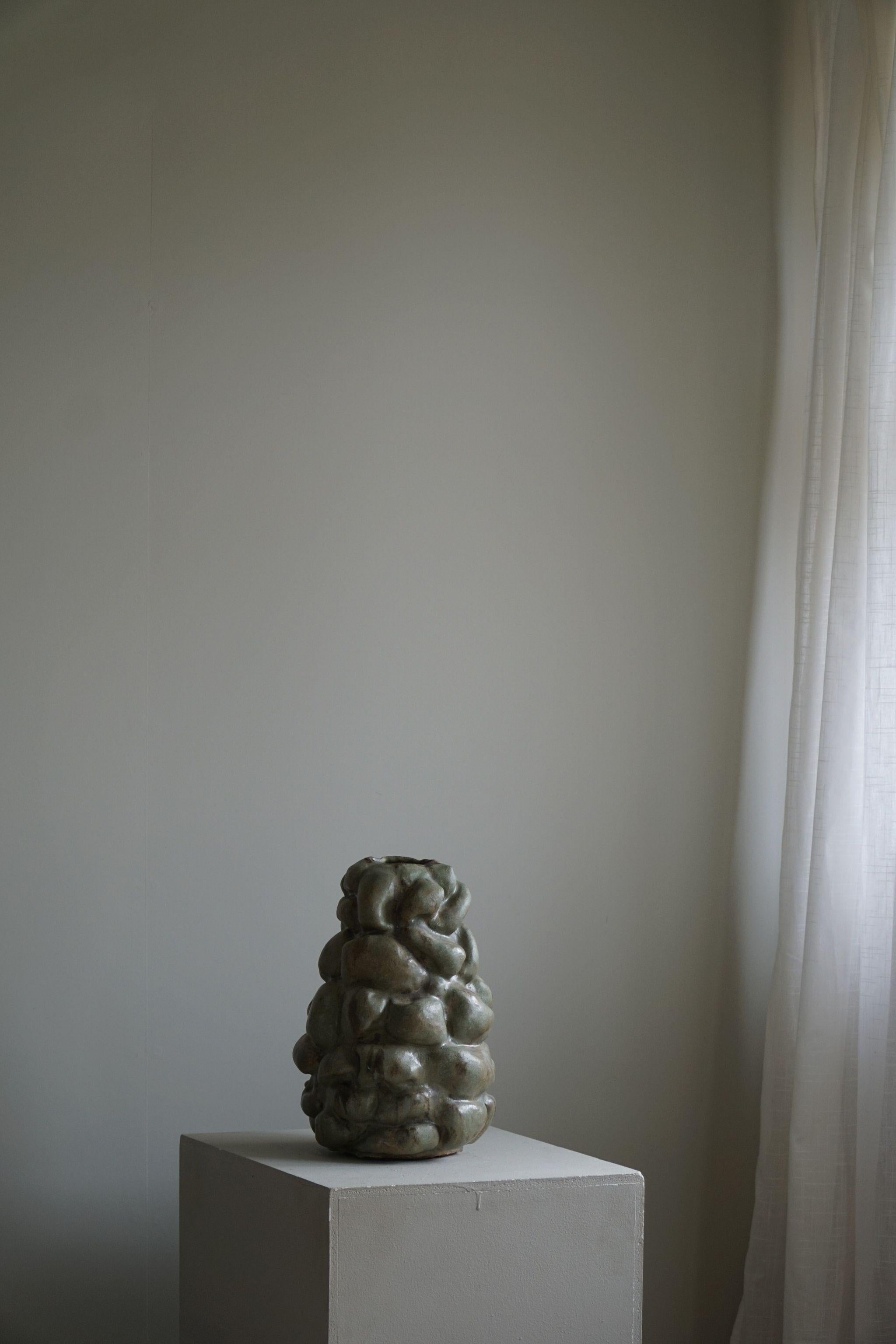 Grand vase en céramique de l'artiste danois Ole Victor, 2021 en vente 2