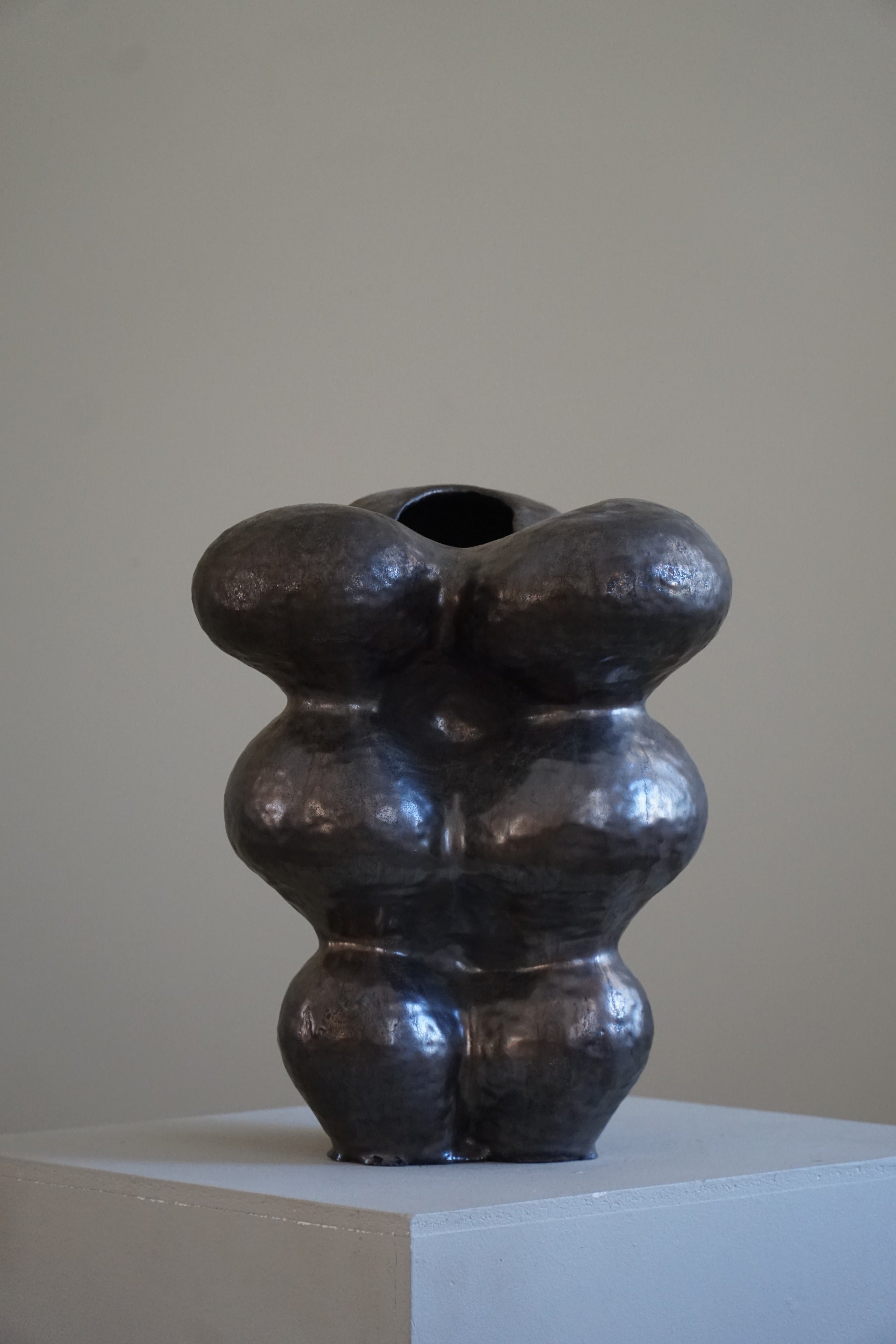 Large ceramic vase with a deep dark bronze glaze, made by Danish artist Ole Victor, 2021.

Ole Victor is a Danish artist who attended Art Academy between 1975 and 1980. He creates artworks and ceramics ever since. Hes been exhibited in Galerie 26 on