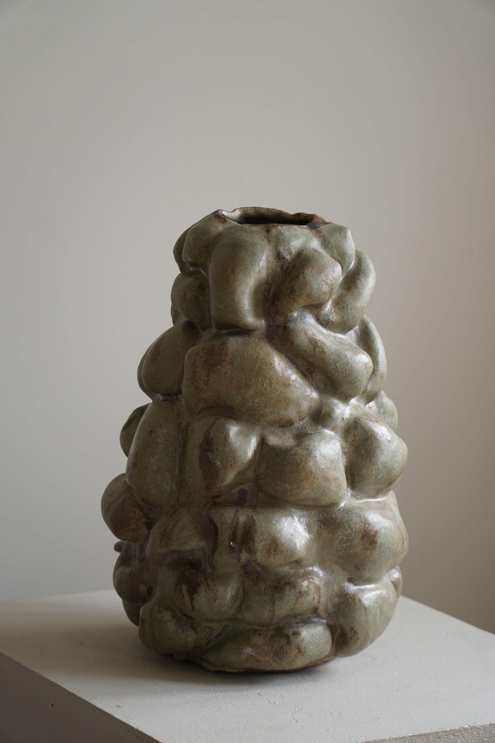 Danois Grand vase en céramique de l'artiste danois Ole Victor, 2021 en vente