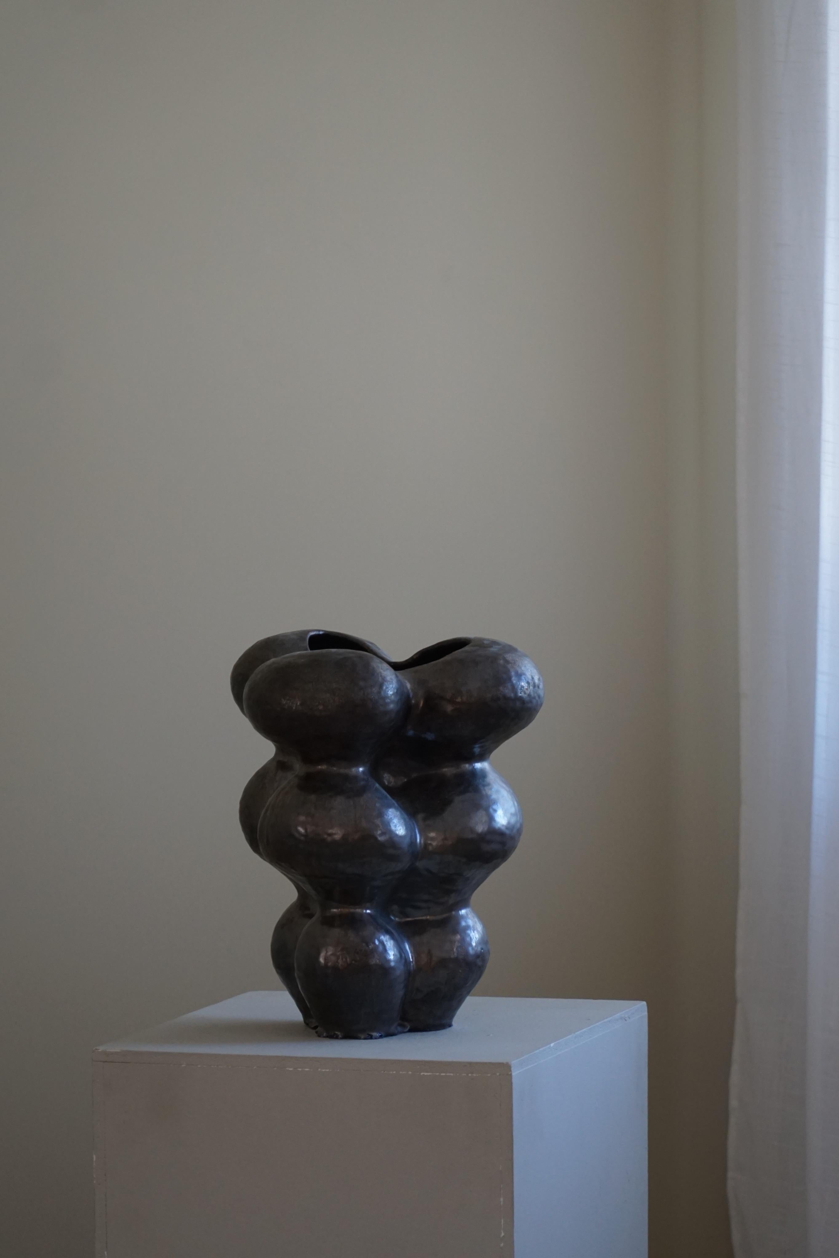Fait main Grand vase en céramique de l'artiste danois Ole Victor, 2021 en vente