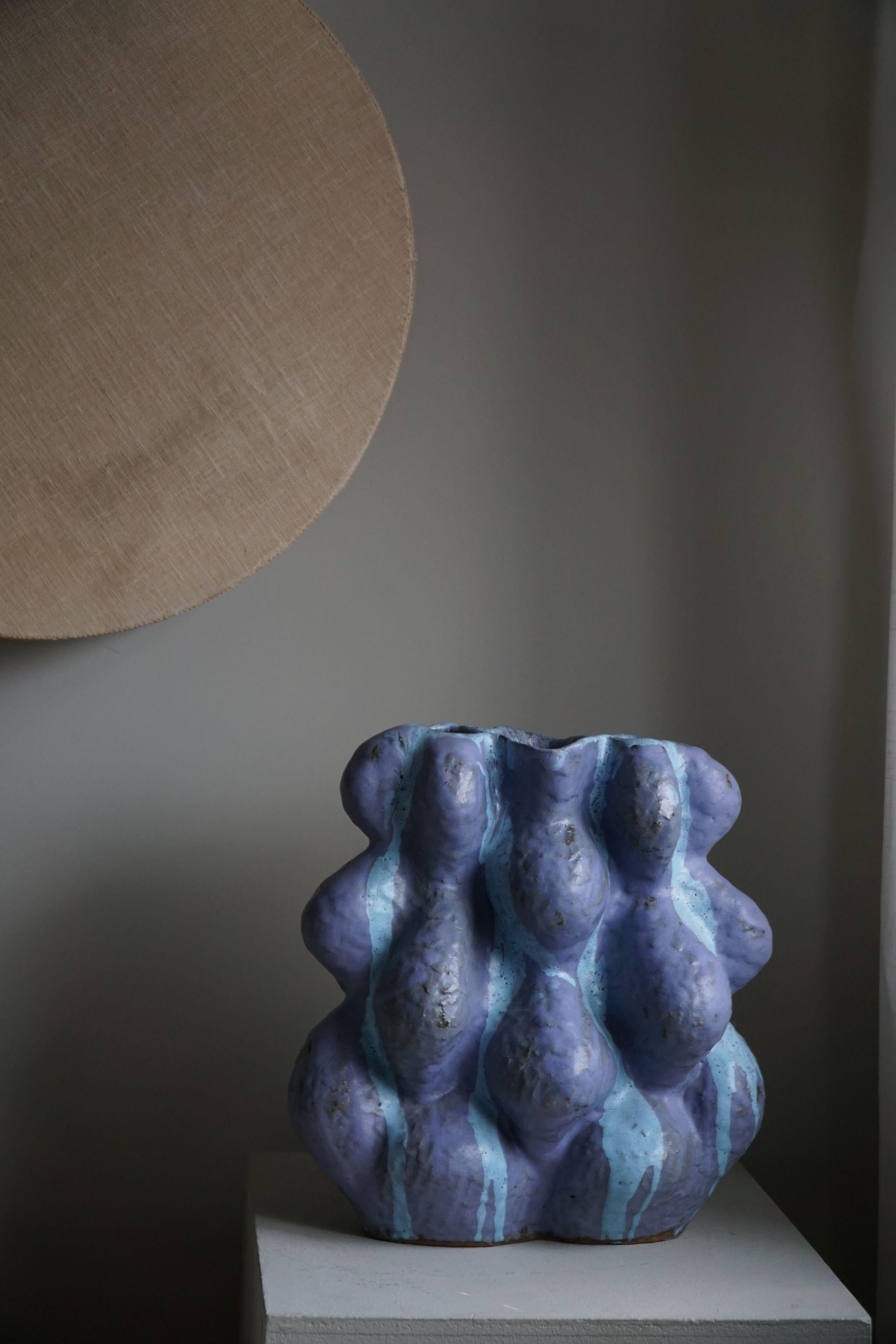 Große Keramikvase des dänischen Künstlers Ole Victor, 2021 im Zustand „Hervorragend“ im Angebot in Odense, DK