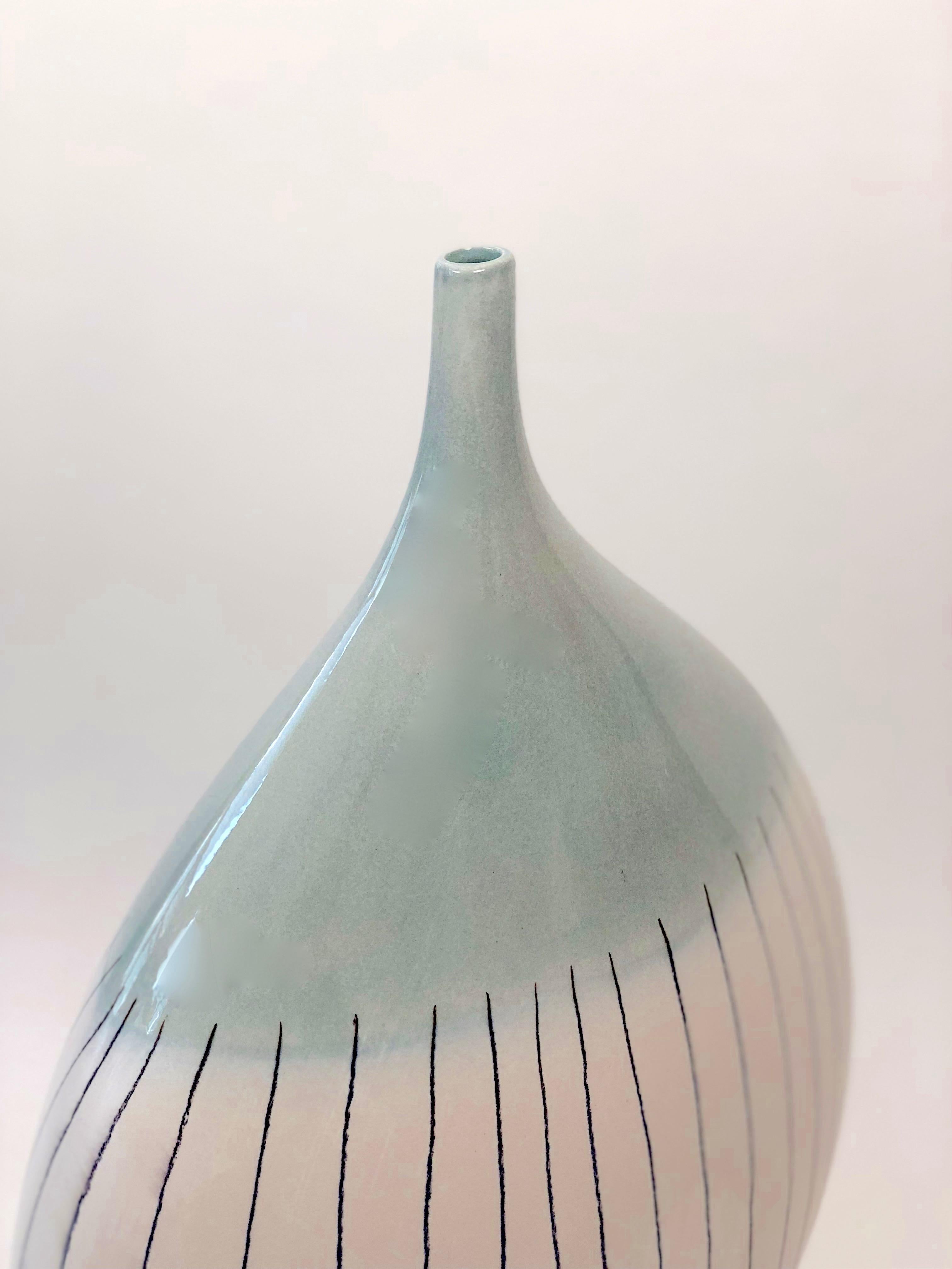 Große Vase aus Keramik im minimalistischen Stil der 60er Jahre (Moderne der Mitte des Jahrhunderts) im Angebot