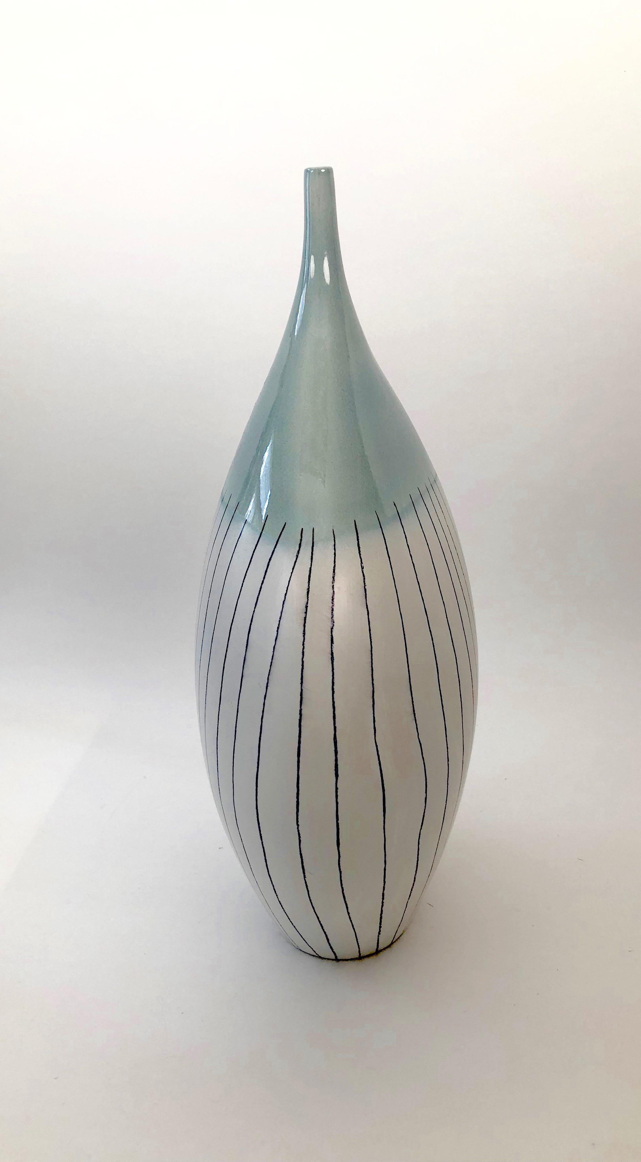 Large Ceramic Vase in a Minimalistic Style of the 60's In Excellent Condition For Sale In Vienna, Austria