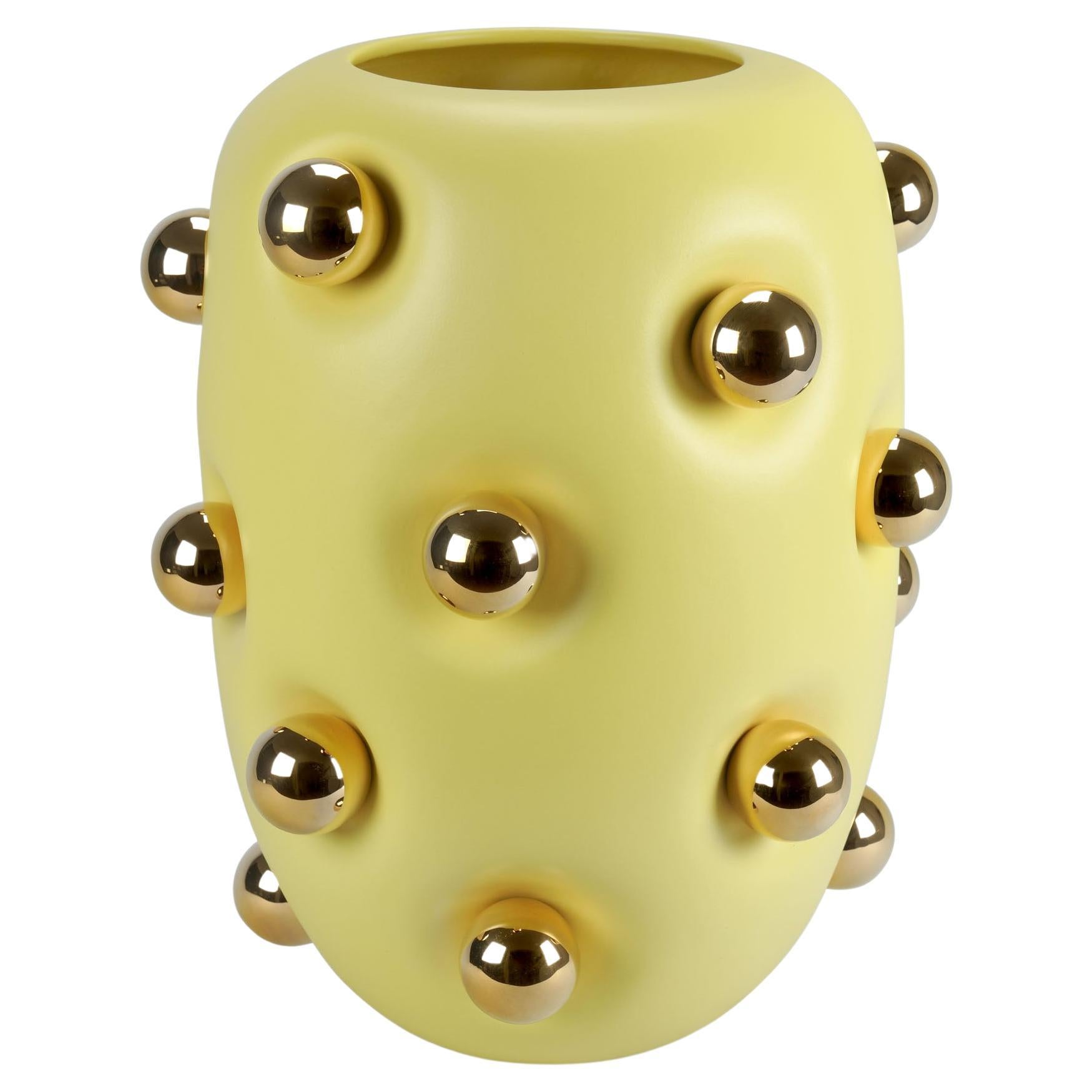Vaso grande in ceramica, design moderno in giallo pastello e oro 24Kt Fatto a mano, Italia