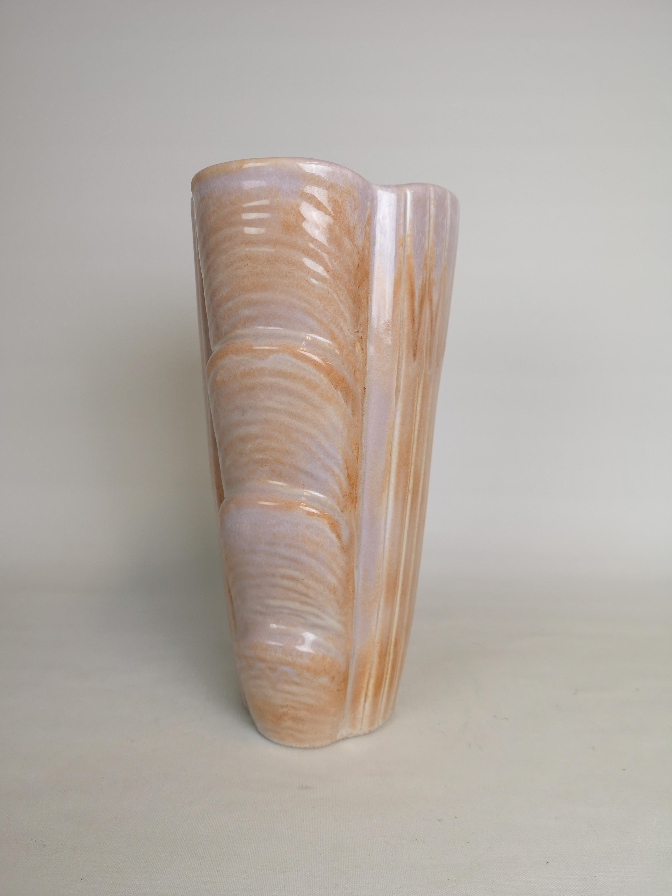 Exceptional quality over this vase produced in Sweden at Rörstrand factory and designed by Gunnar Nylund. It was made in 1950s and has a nice shimmer glaze with fine lines.

Very good condition.

Measures: H 30 cm, W 18 cm, D 14 cm.
    