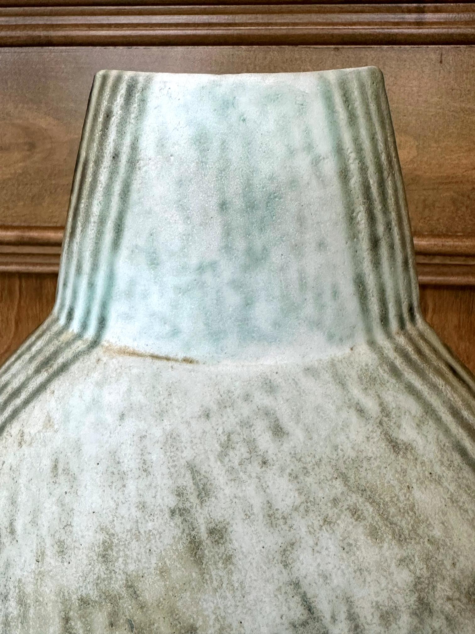 Moderne Grand vase en céramique à glaçure émaillée par John Ward en vente