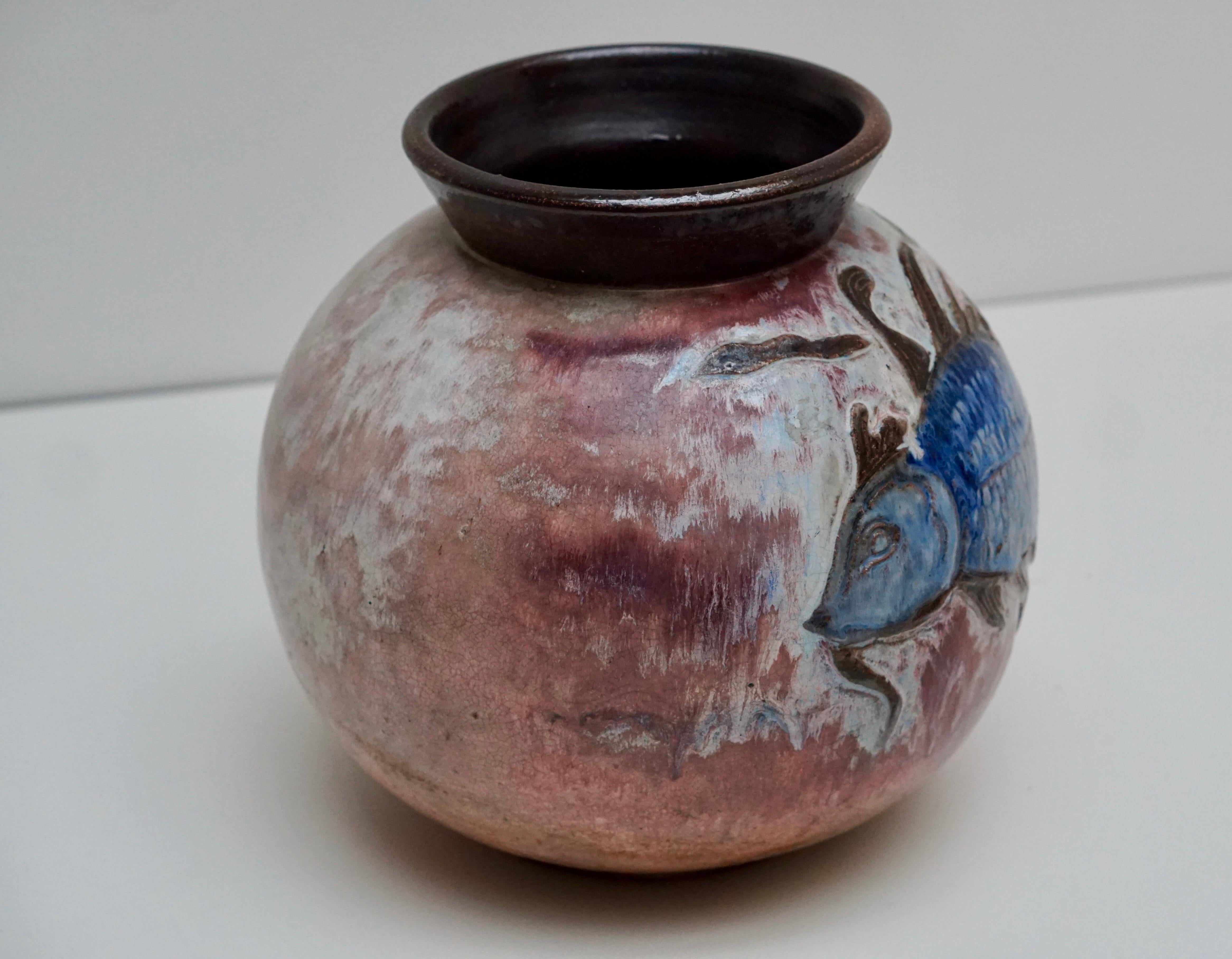 Smaltato Grande vaso in ceramica con decorazione di pesci, Belgio, anni '1930 circa in vendita