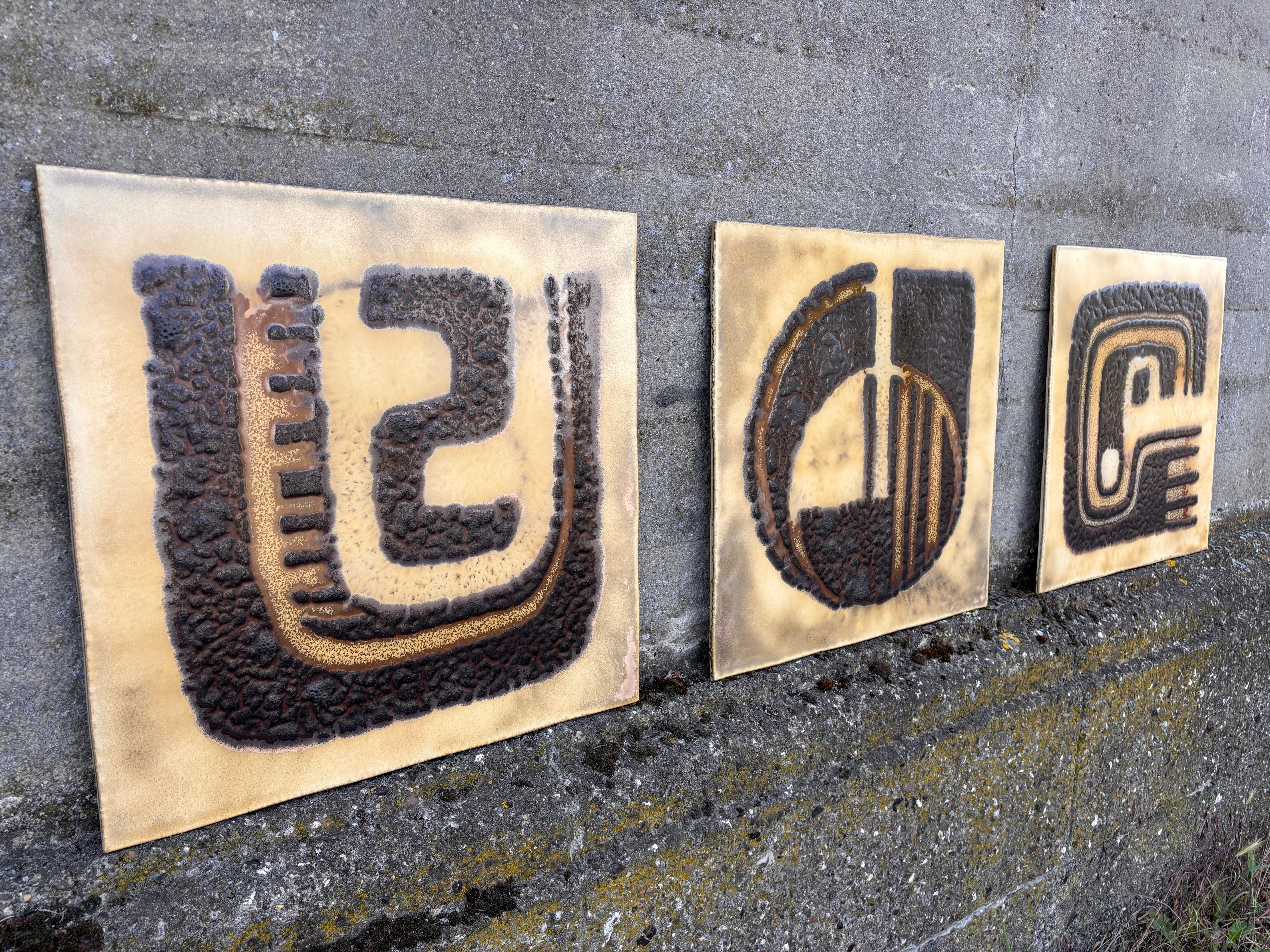 Large ceramic wall plaques from the 1970s (set) For Sale 2