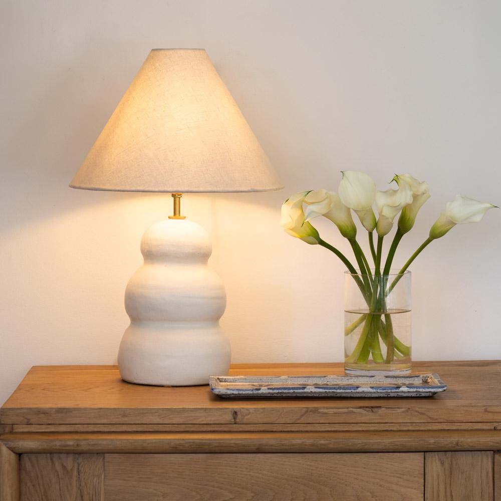 Grande lampe à vagues en céramique, abat-jour en lin en vente 4