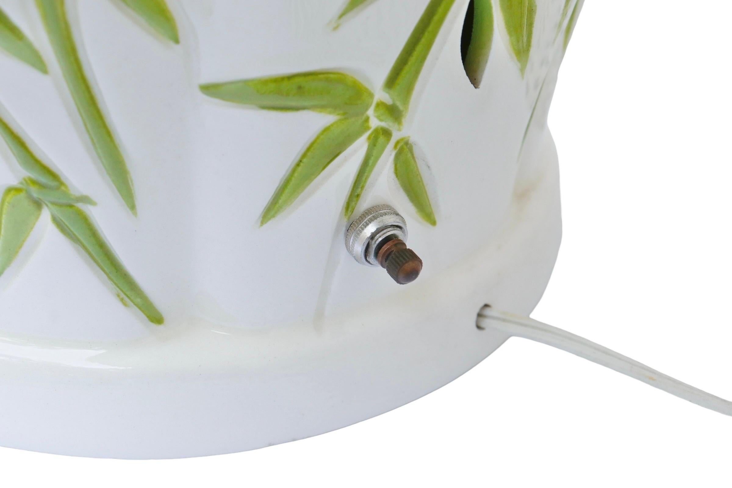 20ième siècle Grande lampe de table en céramique bambou blanc et vert en vente
