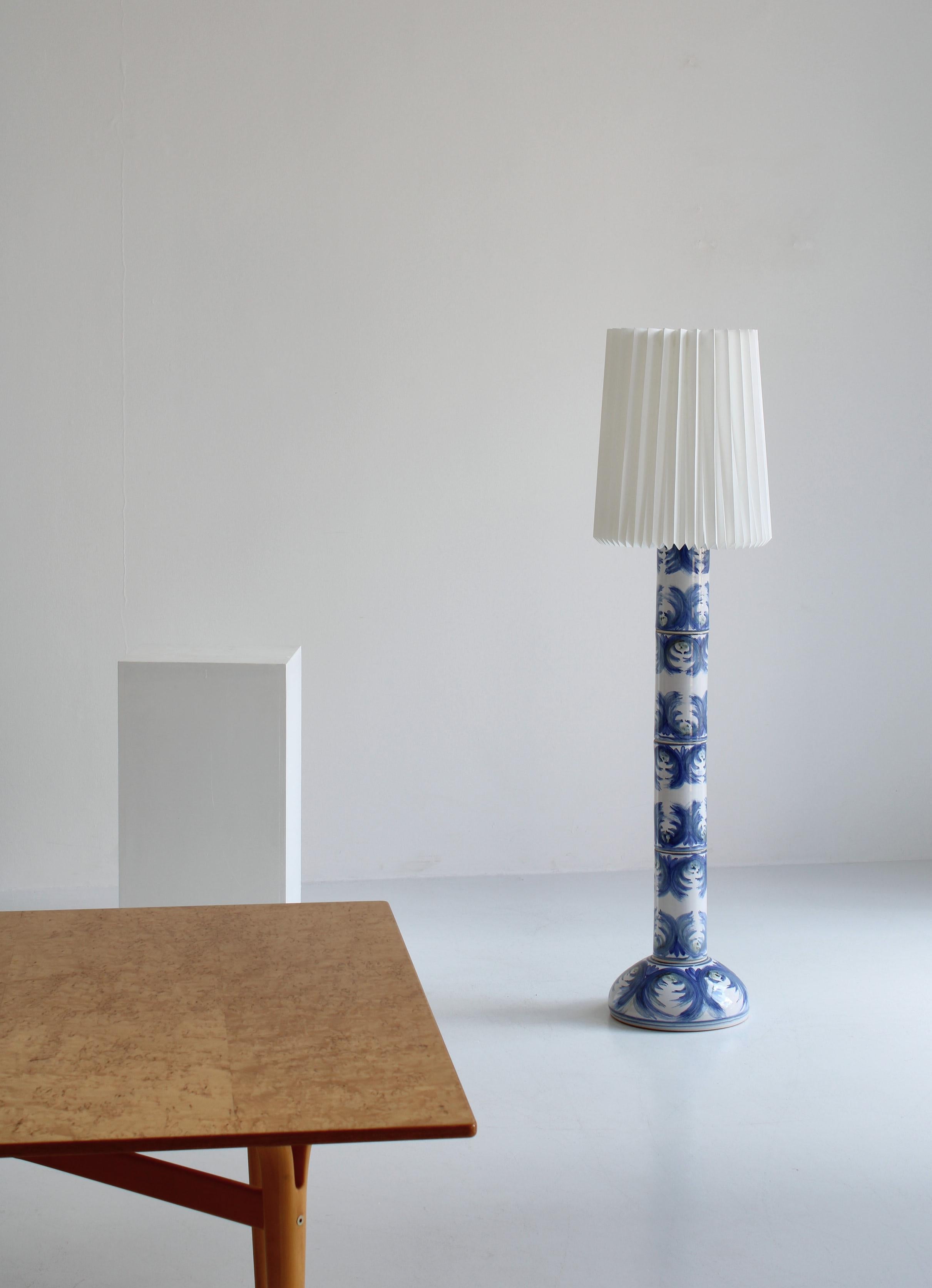 Large and unique floor lamp handmade and decorated by Danish ceramic artist Viggo Kyhn at his own workshop in the 1960s. The lamp base is made from earthenware that has been decorated by hand in bluish strokes and finally glazed. The lamp is