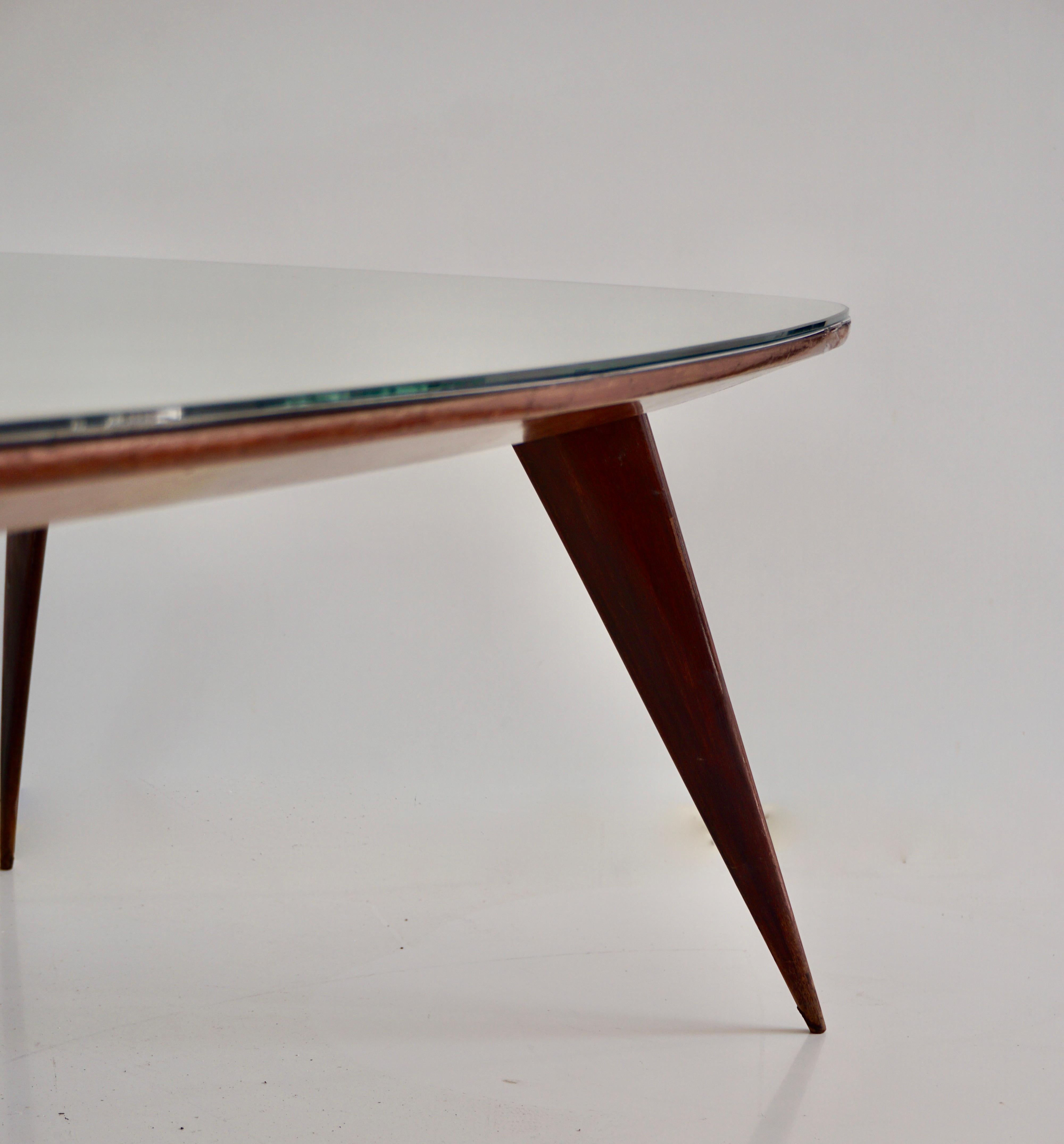 large Cesare Lacca walnut coffee table, three feet irregular shape, mirrored top For Sale 2