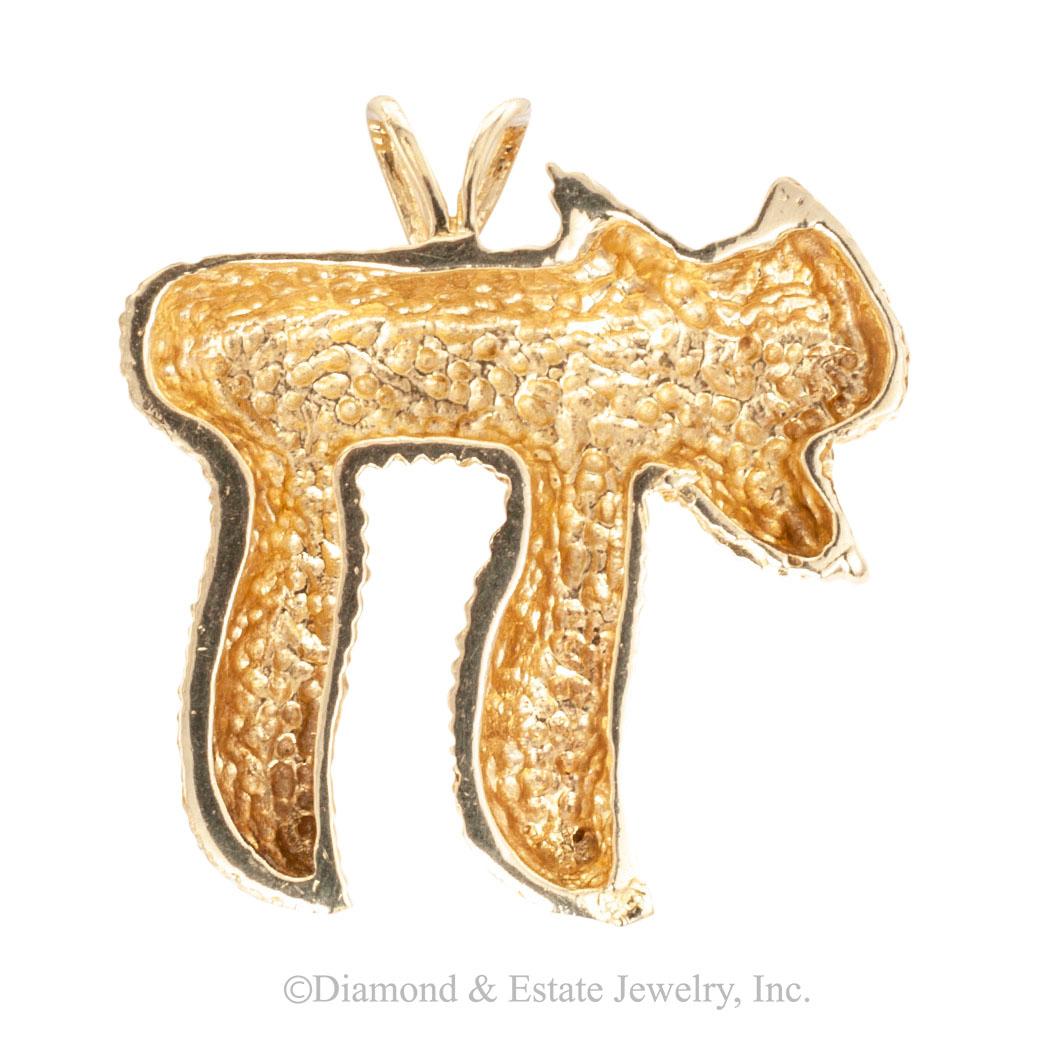Large Chai Yellow Gold Pendant In Good Condition In Los Angeles, CA