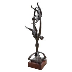 GRANDE Escultura de bronce de Chaim Gross Gran acróbata Firmada y fechada en 1964 
