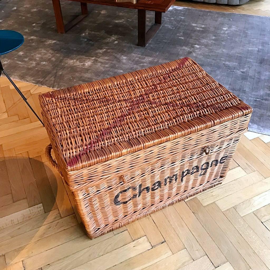 Large Champagne Wicker Basket Trunk, 1930s, France In Excellent Condition In Biebergemund, Hessen
