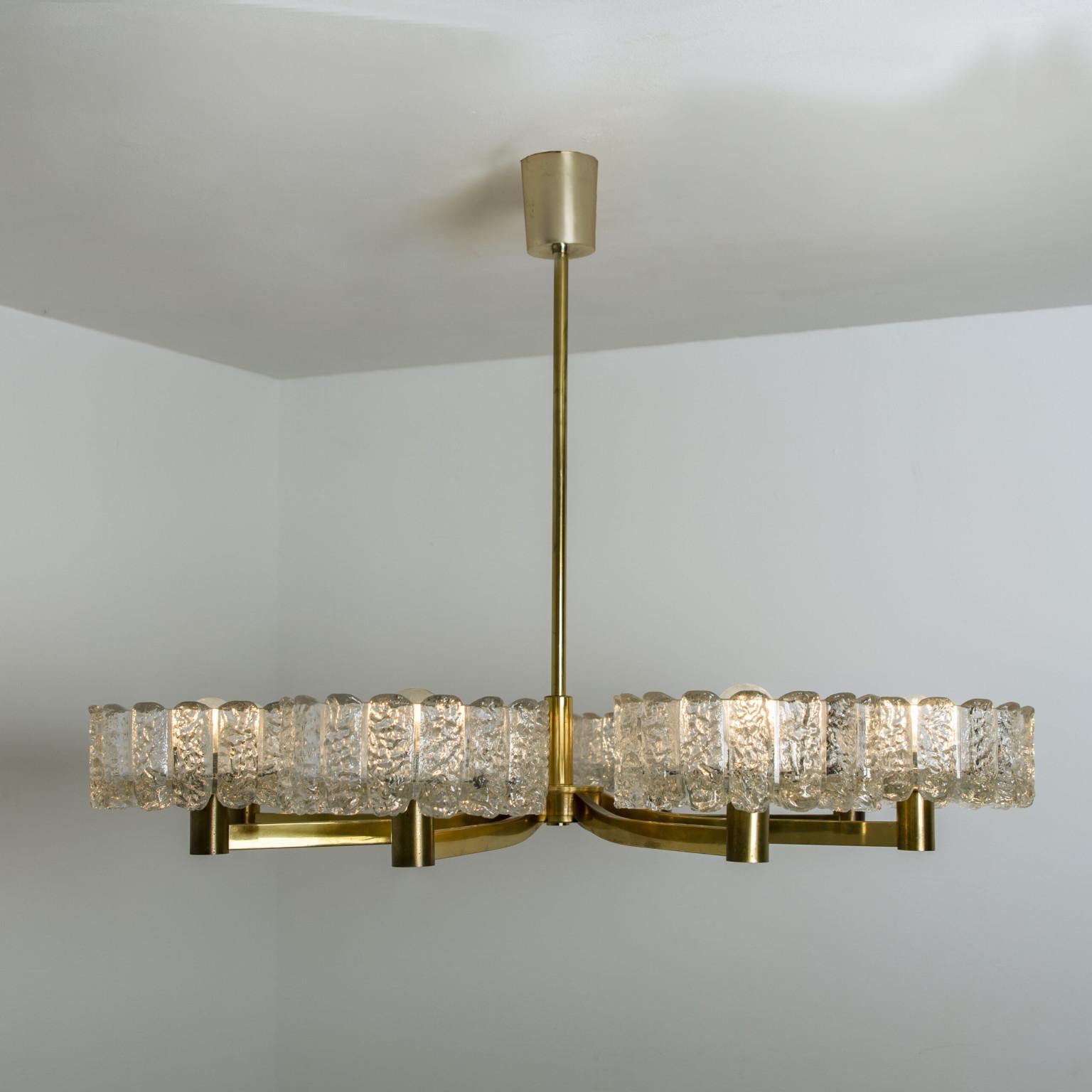 Large Chandelier 8 Icicle Glass Shades and Brass, circa 1960s For Sale 4