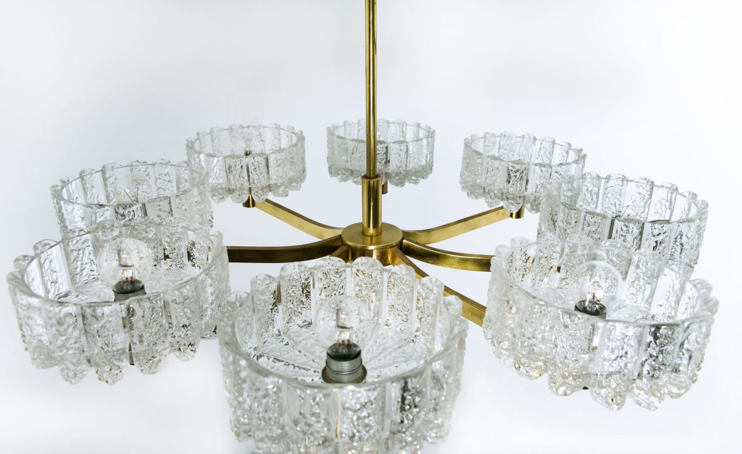 Large Chandelier 8 Icicle Glass Shades and Brass, circa 1960s For Sale 10