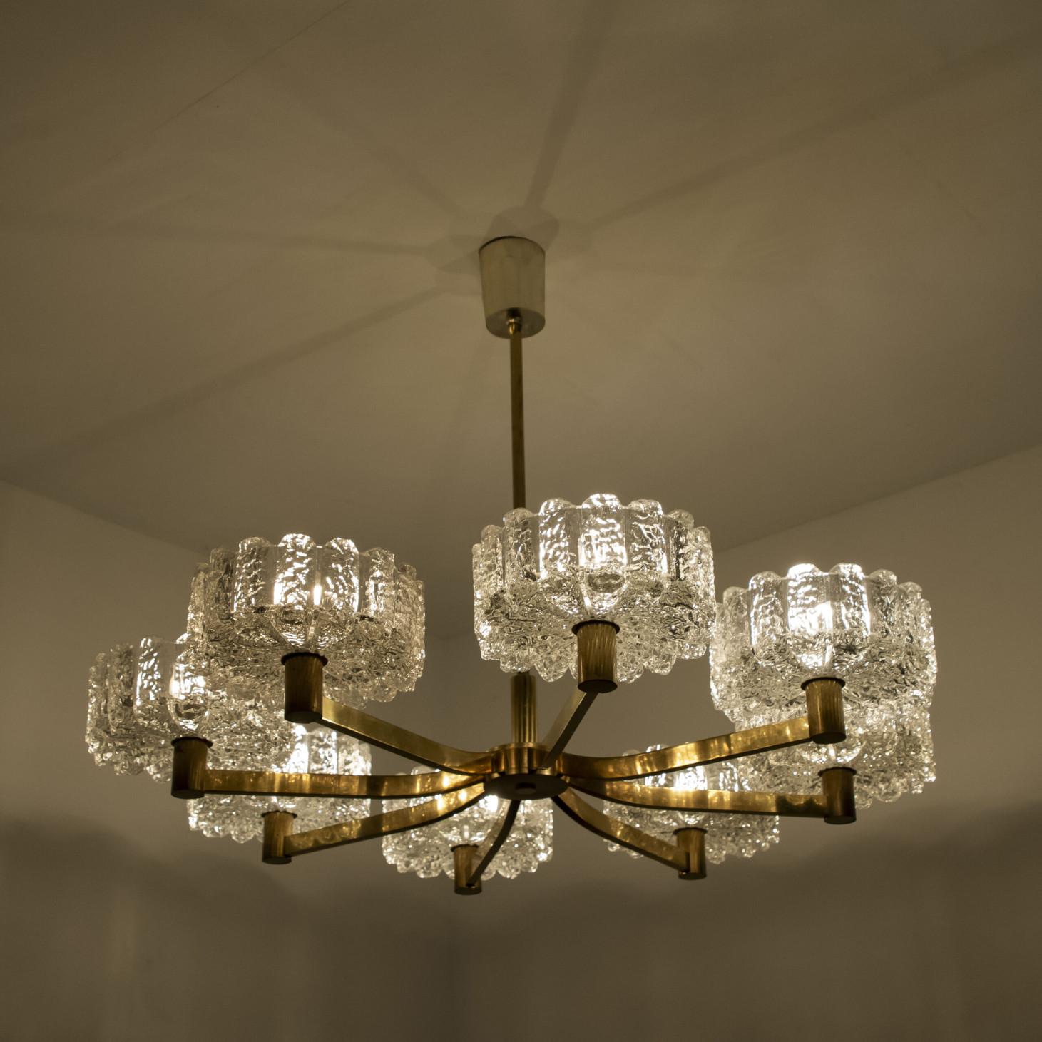 Large Chandelier 8 Icicle Glass Shades and Brass, circa 1960s For Sale 11