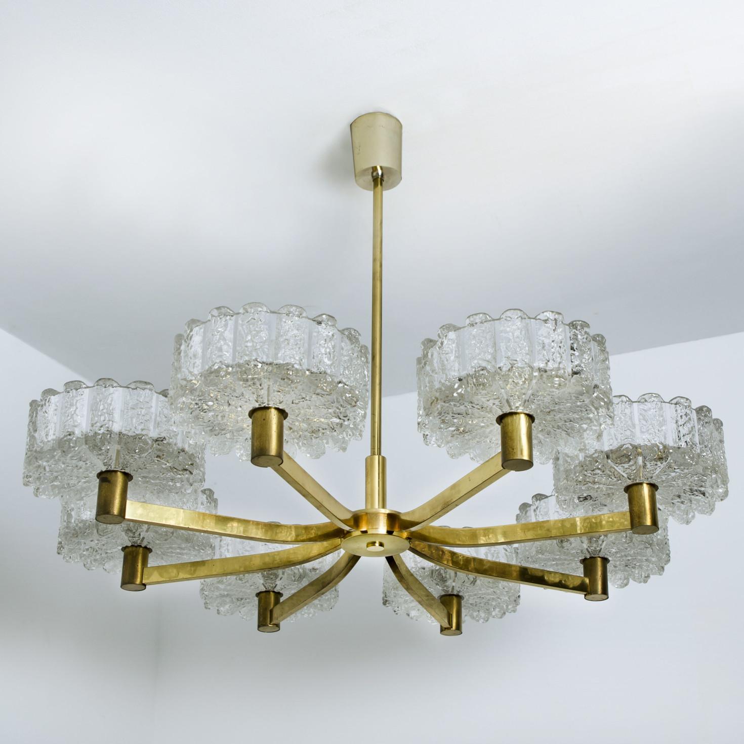 Modernist example of German Brutalist design and traditional elegance. Quality brass frame in an elegant warm gold color, consisting of eight arms gathering in the middle of the fixture forming a sun pattern. Measures: Diameter 31.5 inch (80
