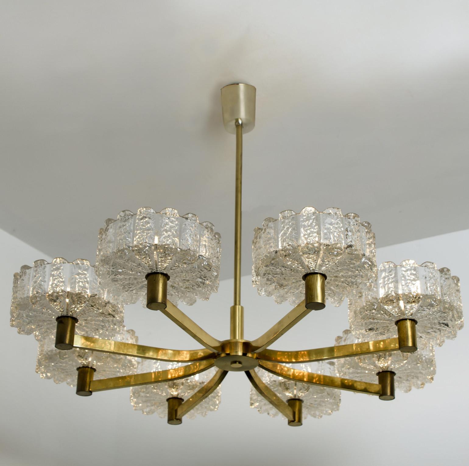 Large Chandelier 8 Icicle Glass Shades and Brass, circa 1960s In Good Condition For Sale In Rijssen, NL