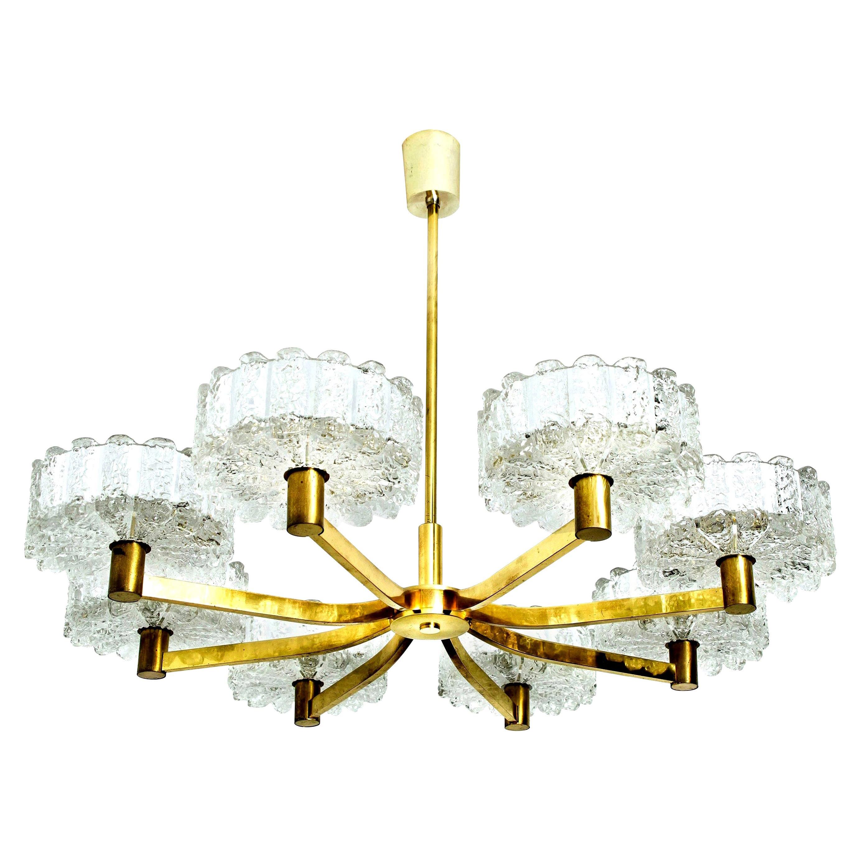 Modernist example of German Brutalist design and traditional elegance. Quality brass frame in an elegant warm gold color, consisting of eight arms gathering in the middle of the fixture forming a sun pattern. Measures: Diameter 31.5 inch (80 cm)