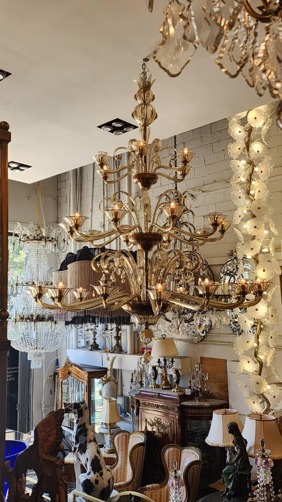 Italiano Grande lampadario in vetro veneziano in stile Barovier&Toso in vendita
