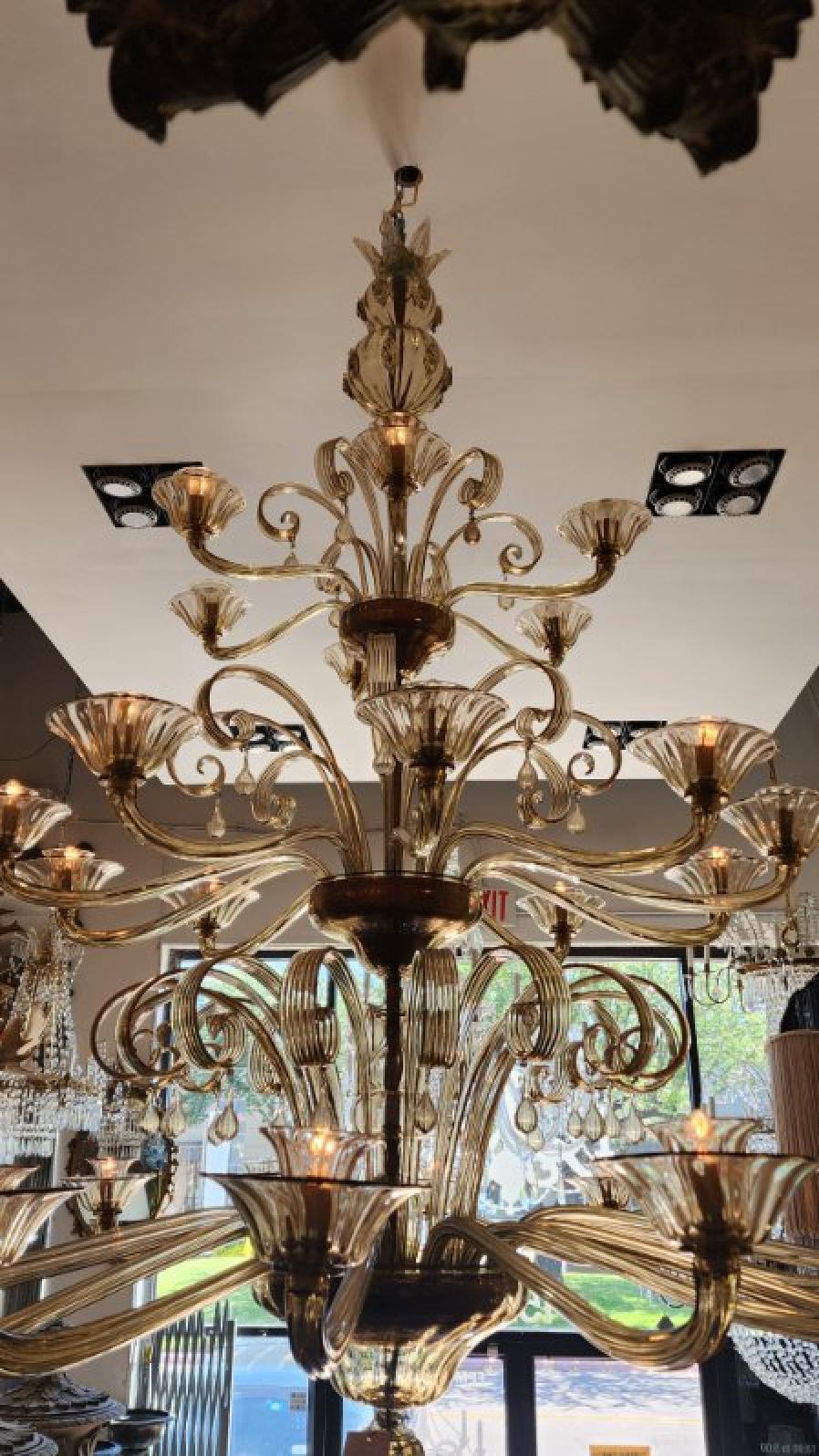 Grande lampadario in vetro veneziano in stile Barovier&Toso In condizioni buone in vendita a Dallas, TX