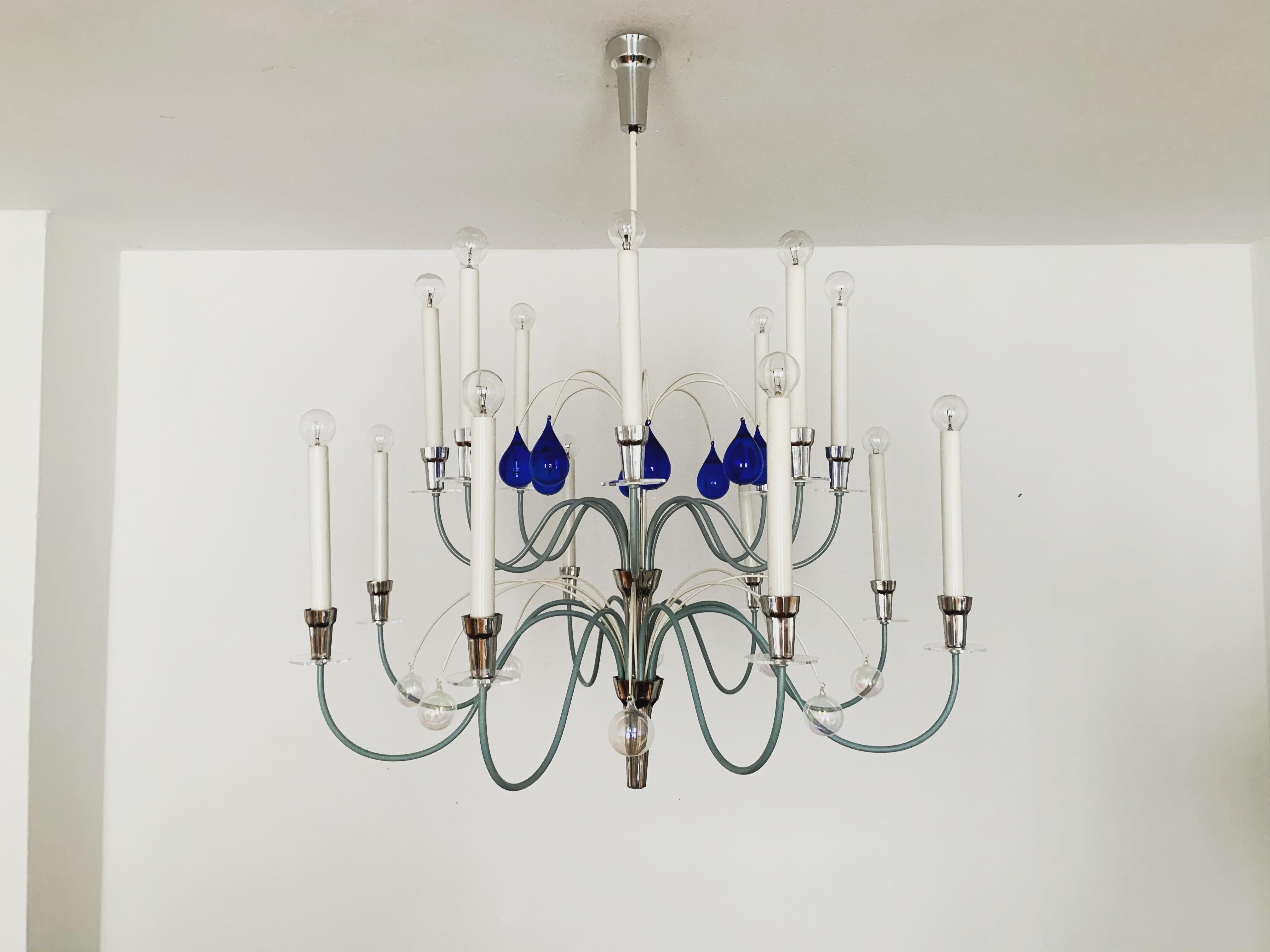 Großer Kronleuchter von Vereinigte Werkstätten München (Moderne der Mitte des Jahrhunderts) im Angebot
