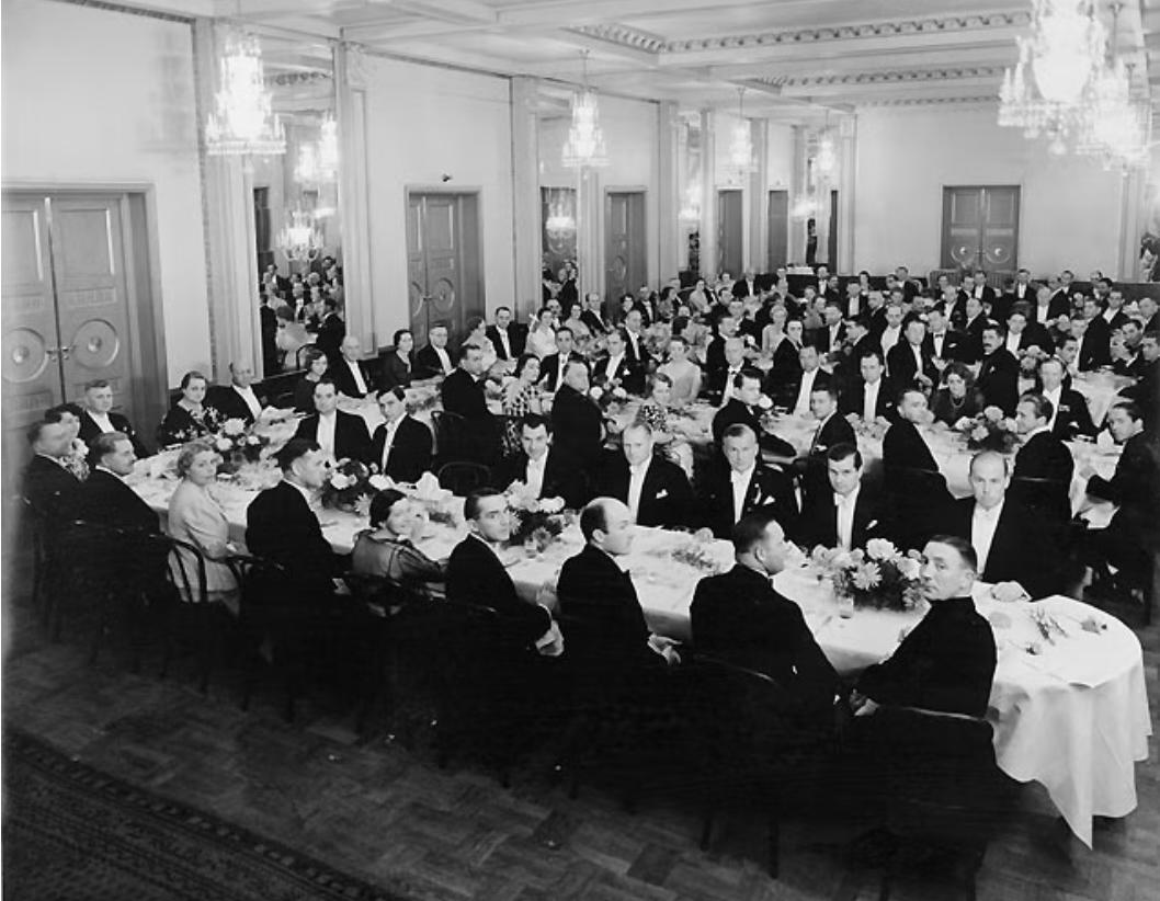 Grand lustre attribué à Ellis Bergh. 2 disponibles en vente 8