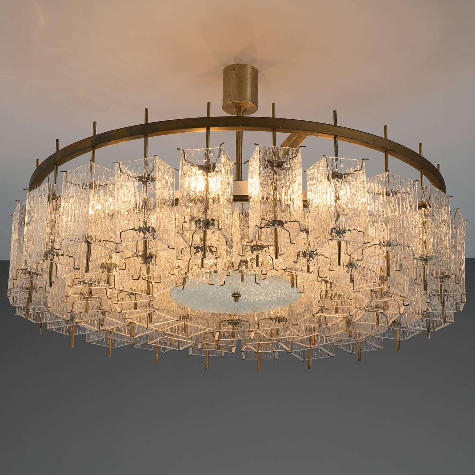 Late 20th Century Large Chandelier in Brass and Structured Glass