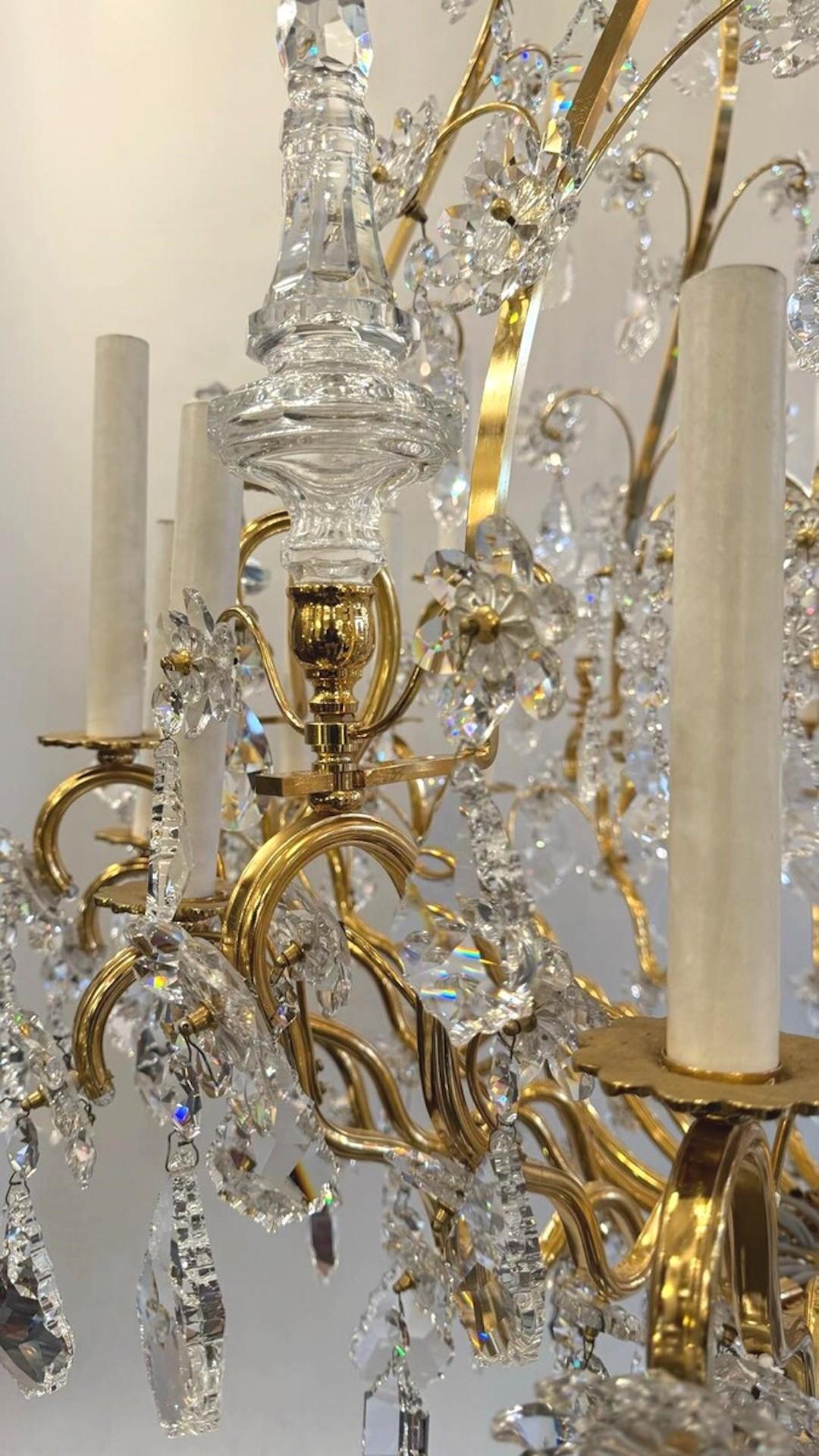 Large Chandelier In Gilded Bronze And Palwa Crystal - 24 Lights - Circa 1980 For Sale 2