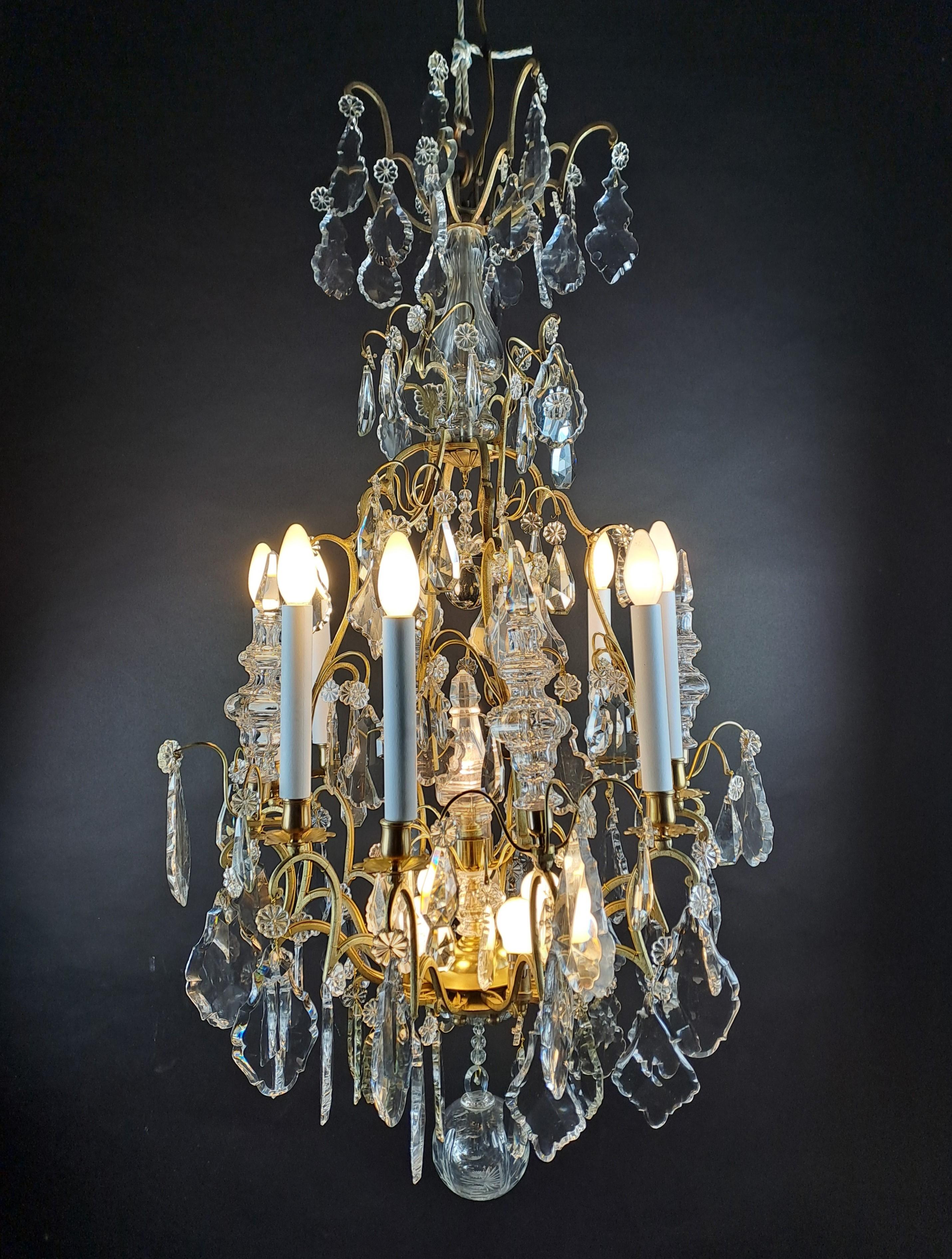 Large Chandelier In Gilt Bronze And Baccarat Crystal For Sale 4