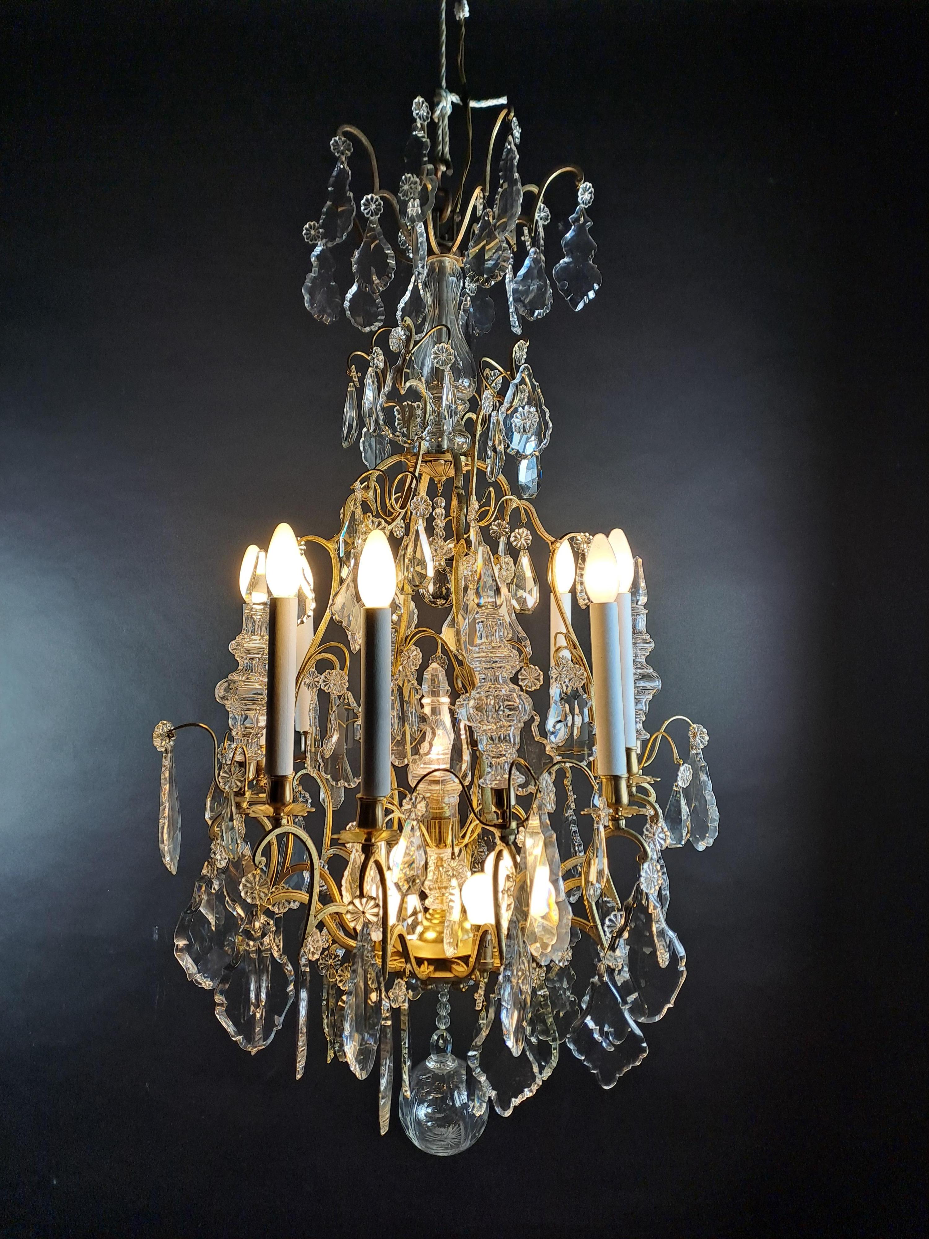 French Large Chandelier In Gilt Bronze And Baccarat Crystal For Sale