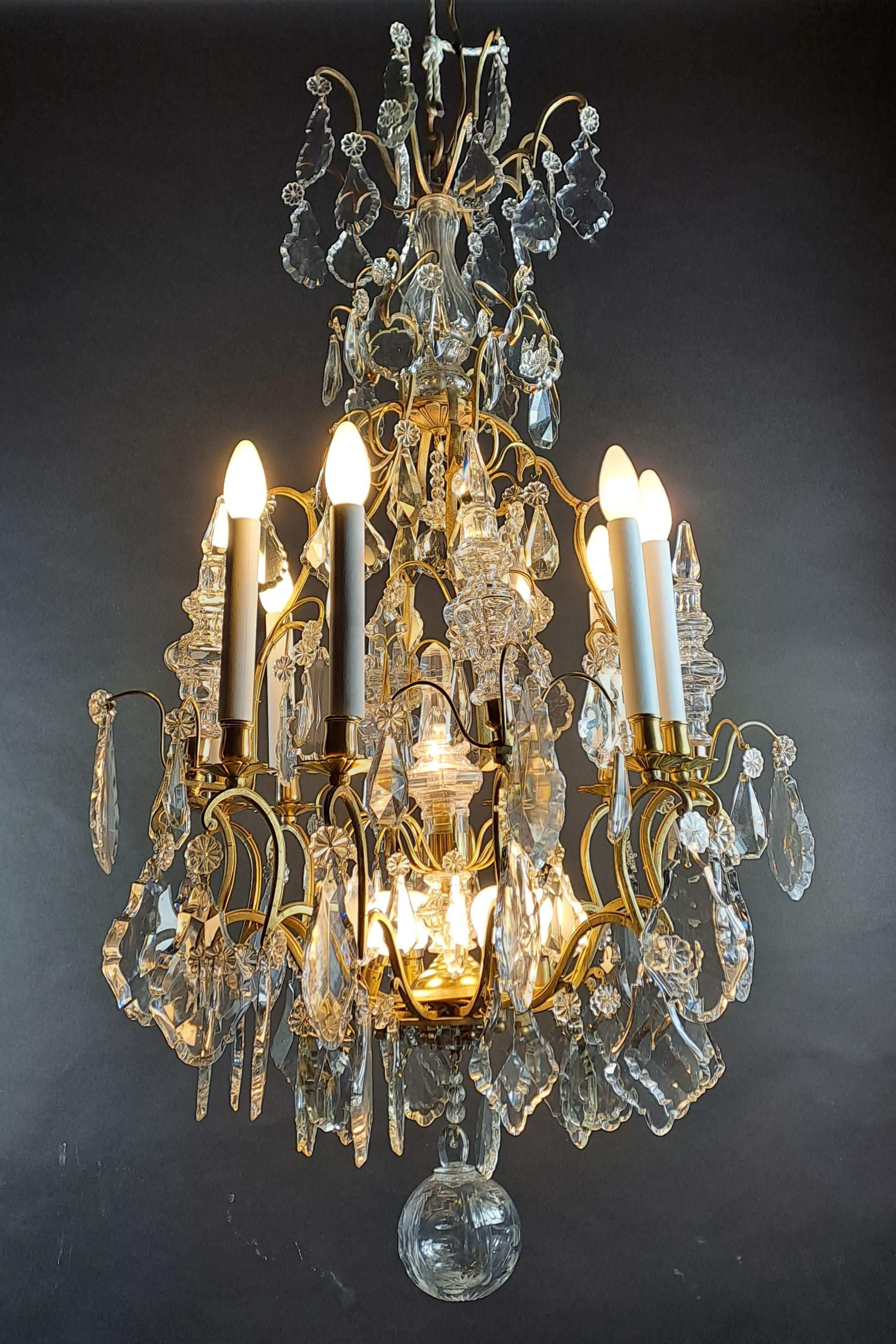 Large Chandelier In Gilt Bronze And Baccarat Crystal For Sale 1