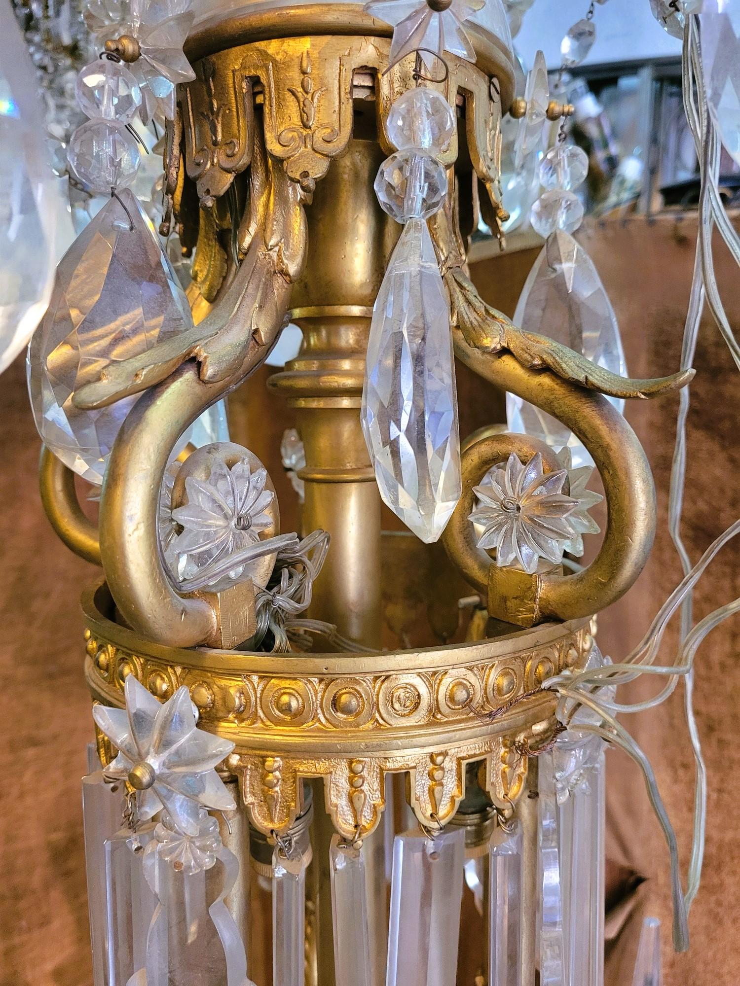 Large Chandelier In Gilt Bronze And Crystal, Napoleon III, Early 20th Century In Good Condition For Sale In MARSEILLE, FR