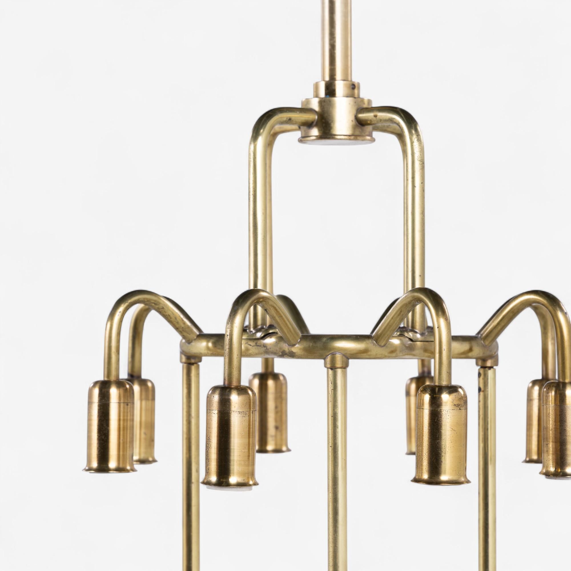 Mid-Century moderno Grande lampadario in ottone patinato di Erik Herløw in vendita