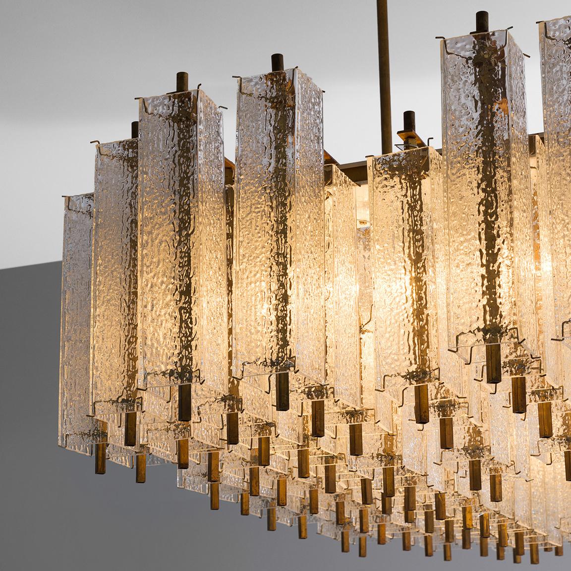 Late 20th Century Large Chandelier in Structured Glass and Brass For Sale