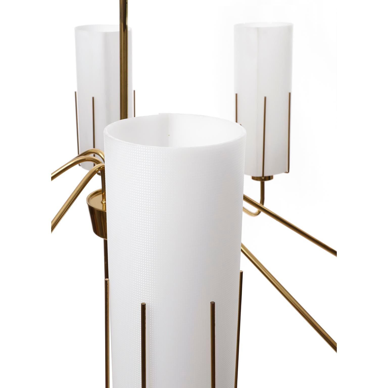 Plexiglass Grande lampadario, plexiglass opalino smerigliato bianco latte, ottone acrilico, anni '60 in vendita
