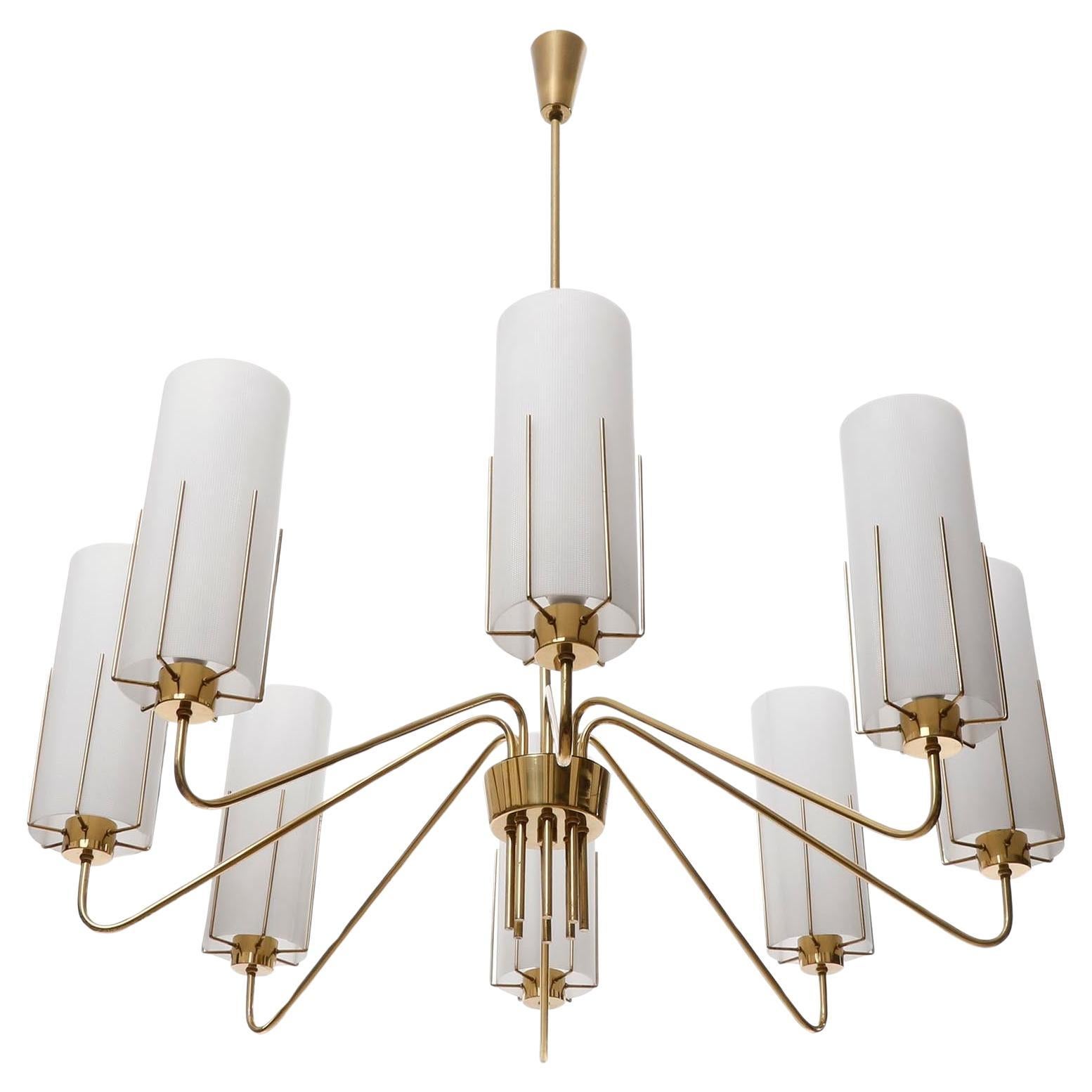 Austriaco Grande lampadario, plexiglass opalino smerigliato bianco latte, ottone acrilico, anni '60 in vendita