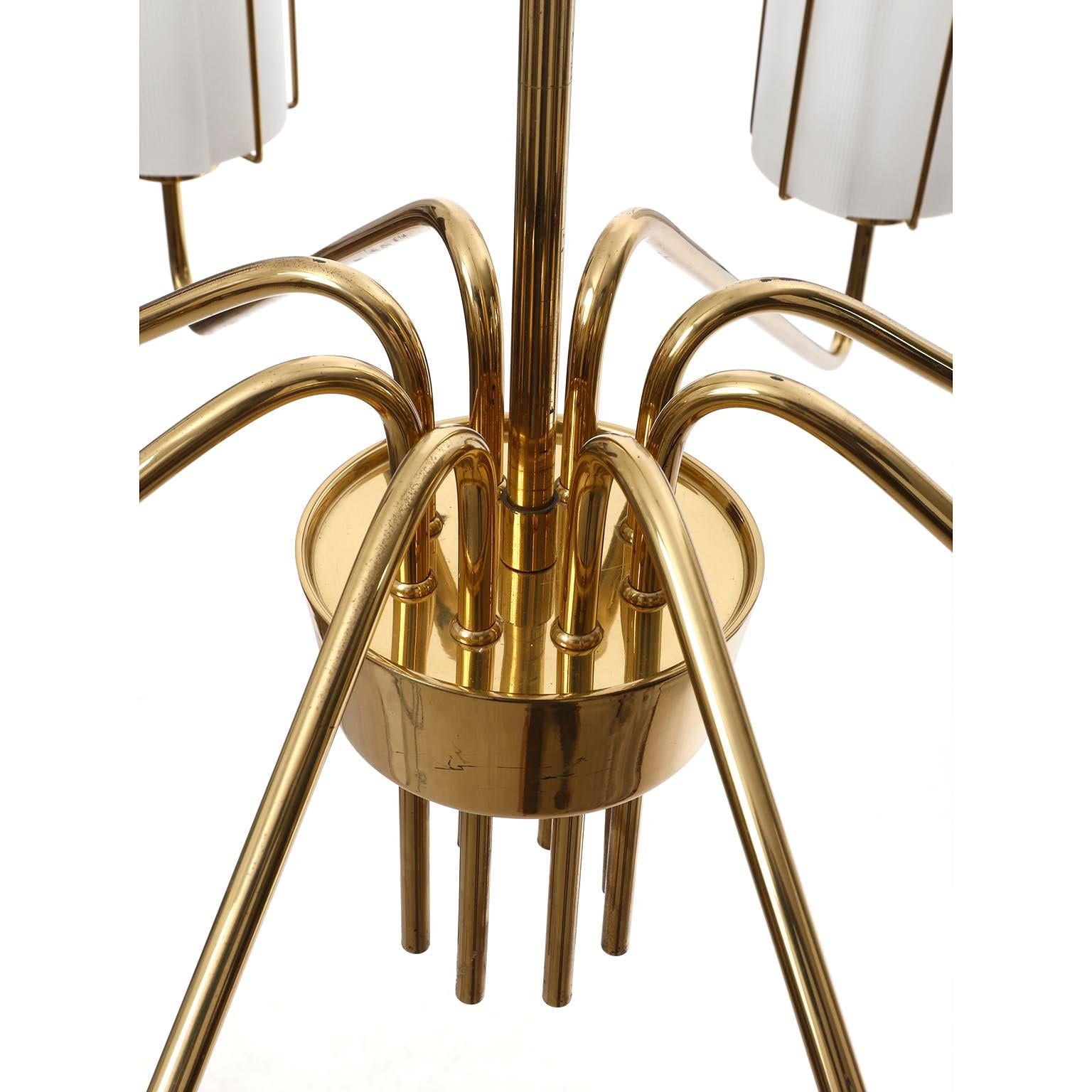 Grande lampadario, plexiglass opalino smerigliato bianco latte, ottone acrilico, anni '60 In condizioni buone in vendita a Hausmannstätten, AT