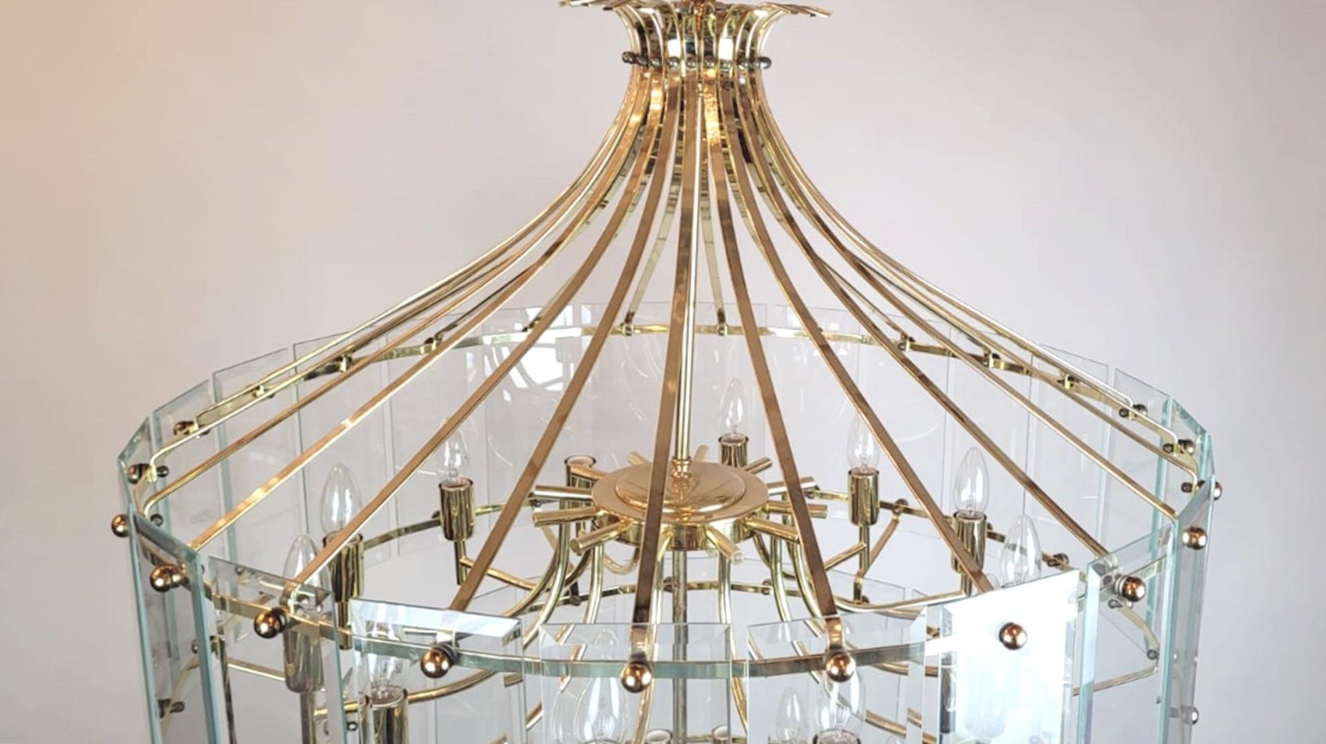 XX secolo Grande lampadario con piastre di vetro smussate - 27 luci in vendita