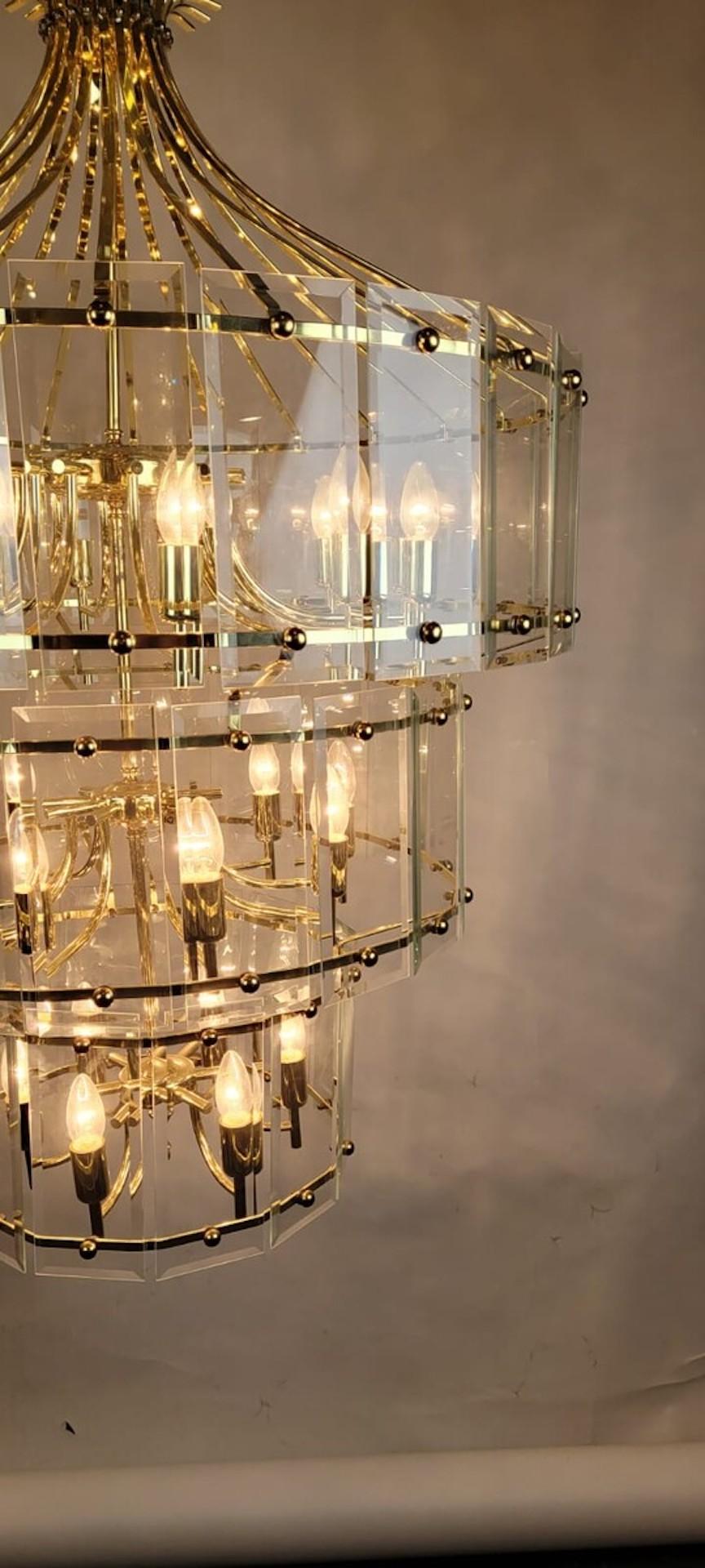 Grande lampadario con piastre di vetro smussate - 27 luci in vendita 1