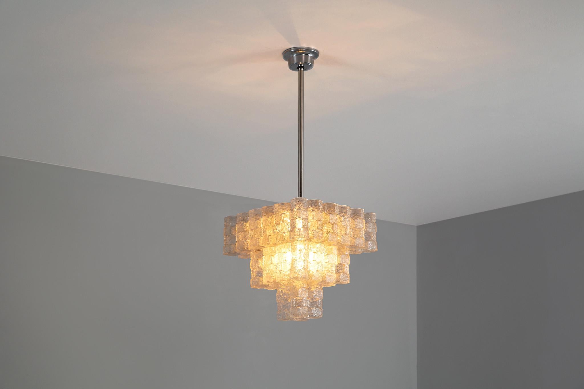 Chandelier, 36 frosted glass cubes, chrome, Italy, 1950s

This charming chandelier is based on a three-level construction arranged in squares. Each layer features rectangular-shaped lampshades that are executed in frosted glass characterized by a