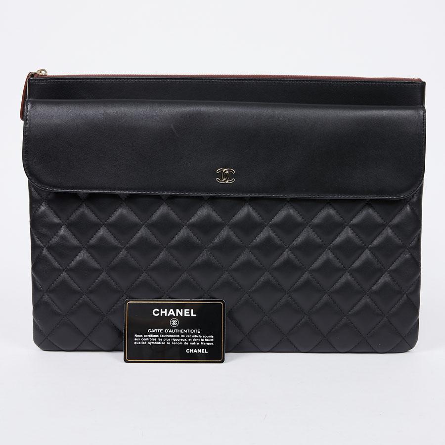 Large CHANEL Black Quilted Leather Clutch In New Condition In Paris, FR