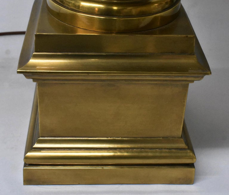 Large Chapman Rams Horn Brass Table Lamp In Good Condition For Sale In Toledo, OH
